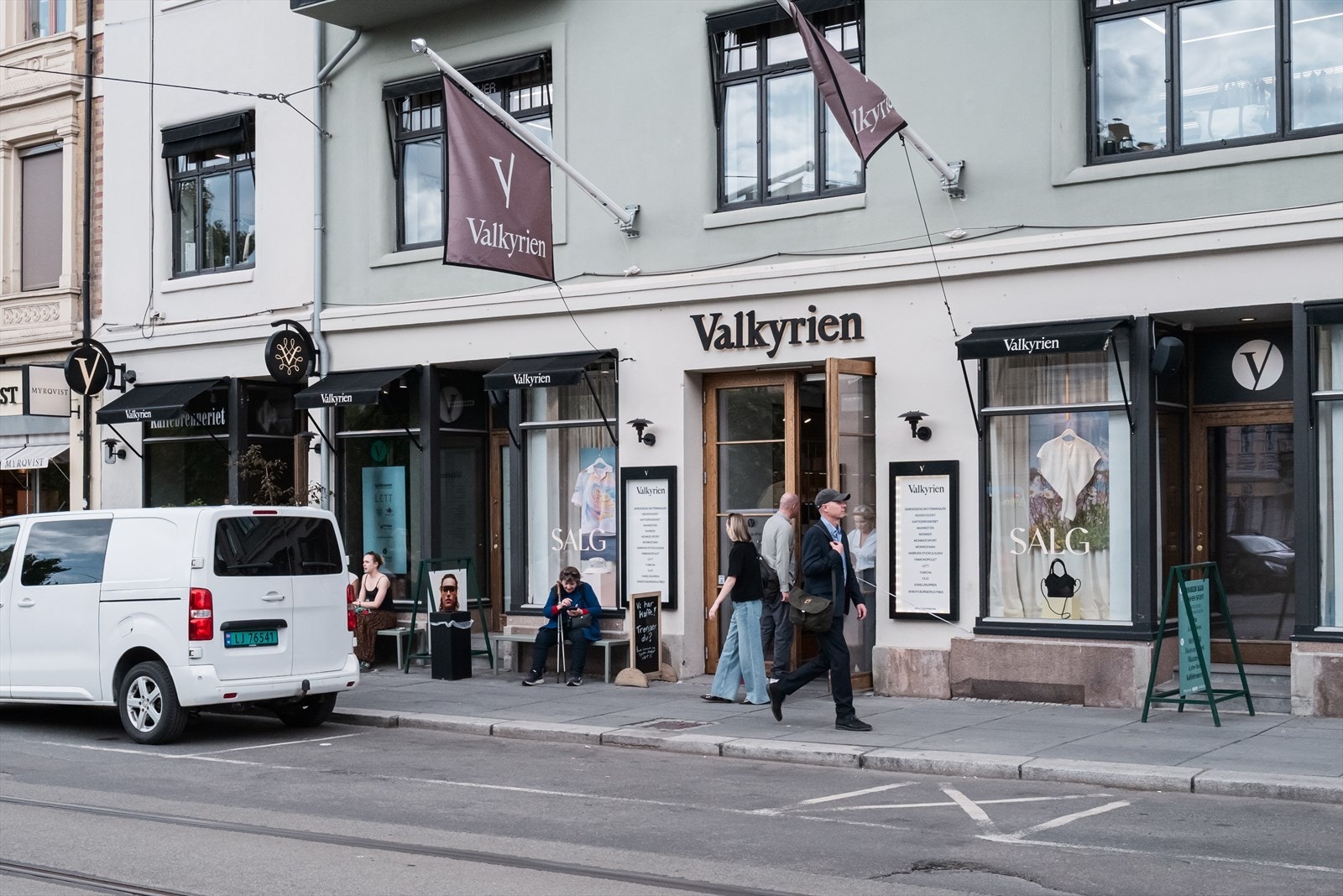 Valkyrie kjøpesenter med eksklusive motebutikker, matservering, samt Vinmonopolet Galleribilde