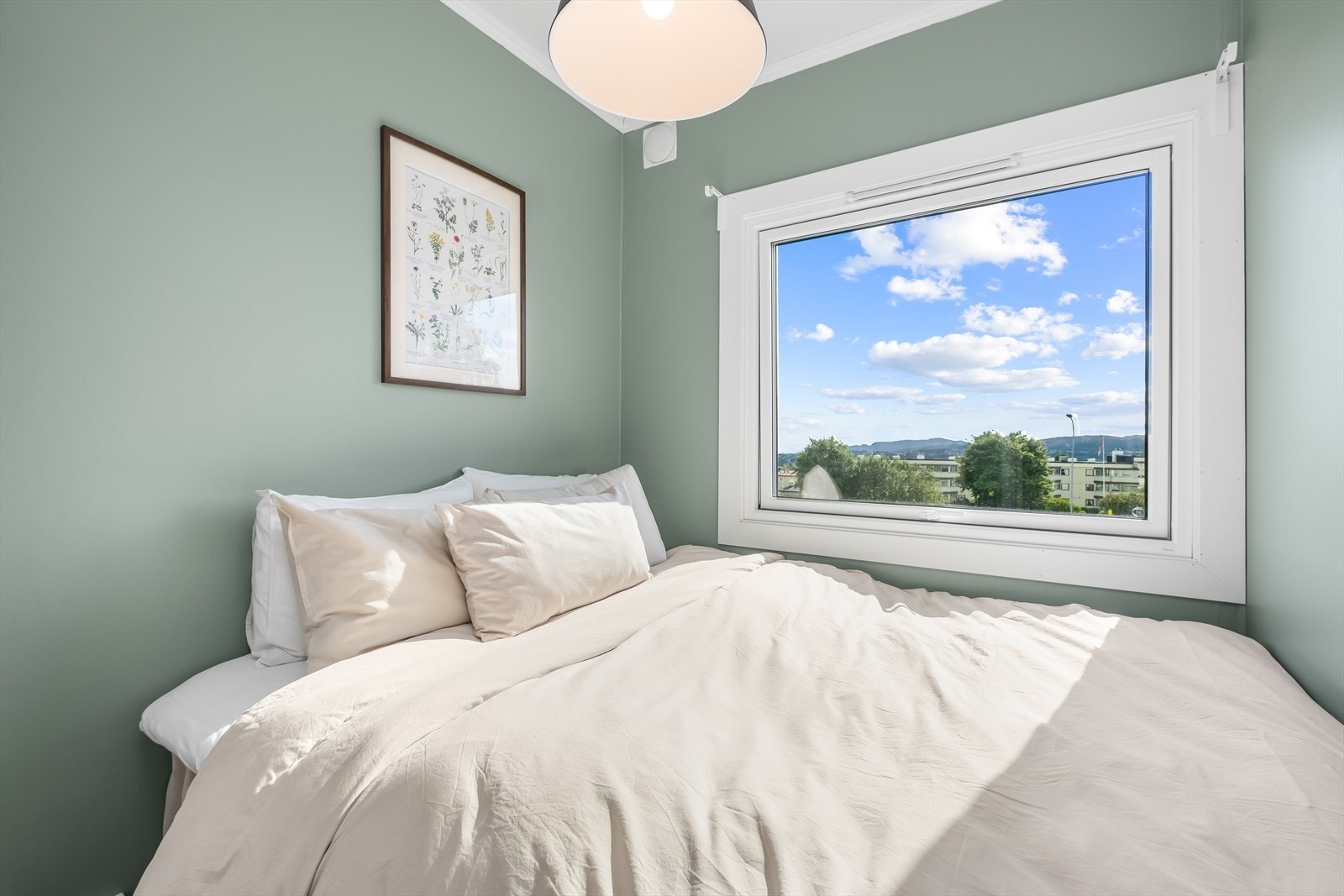 Rom innredet som soverom, det gjøres oppmerksom på at rommet ikke er godkjent som soverom Galleribilde