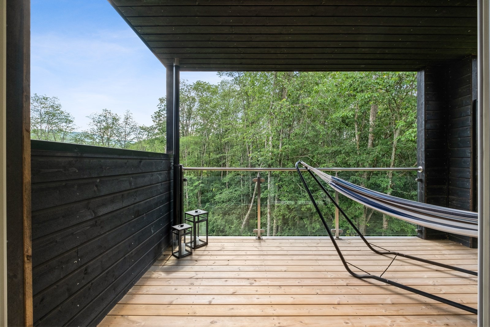 Fra stuen vil man ha direkte utgang til stor, overbygd veranda. Galleribilde