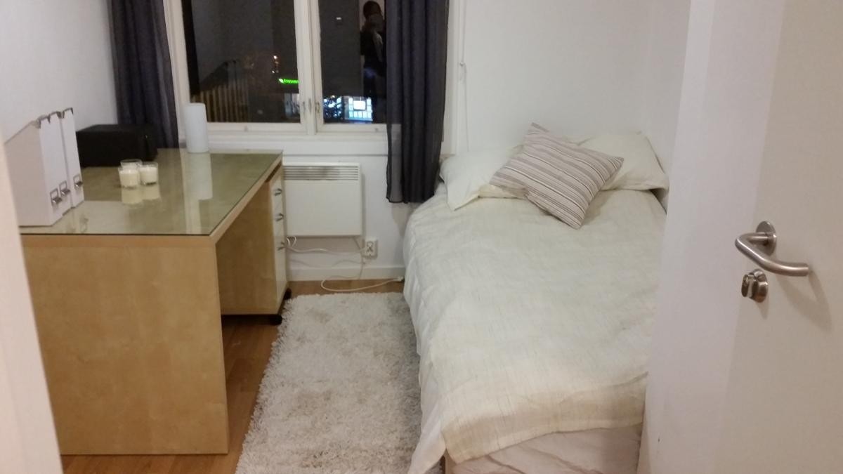 Soverom nr 2. Ledig. Kun seng og innebygd kleskap er inkl. Galleribilde