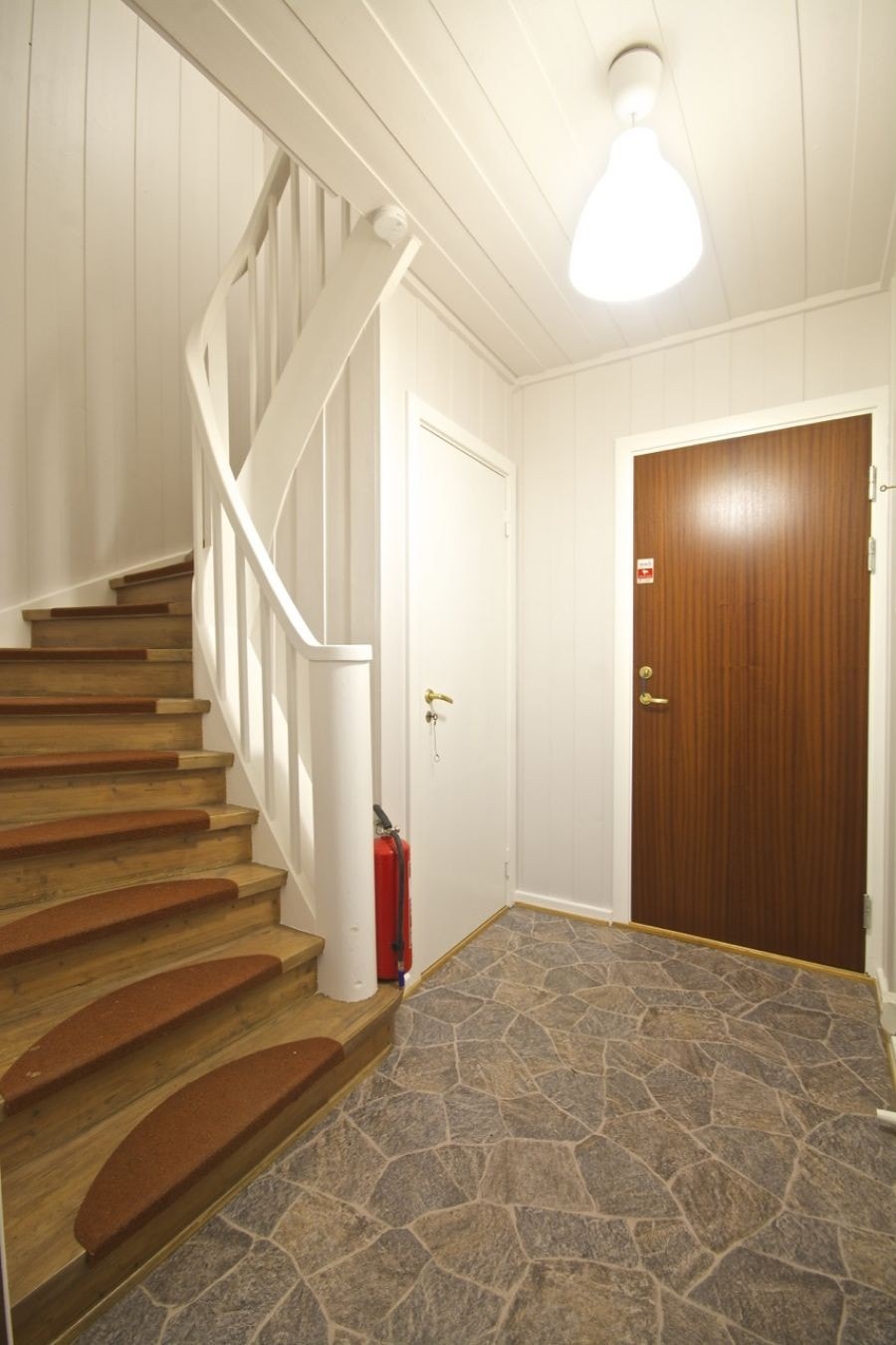 Fellesgang, ytterdør til 1 etg Galleribilde