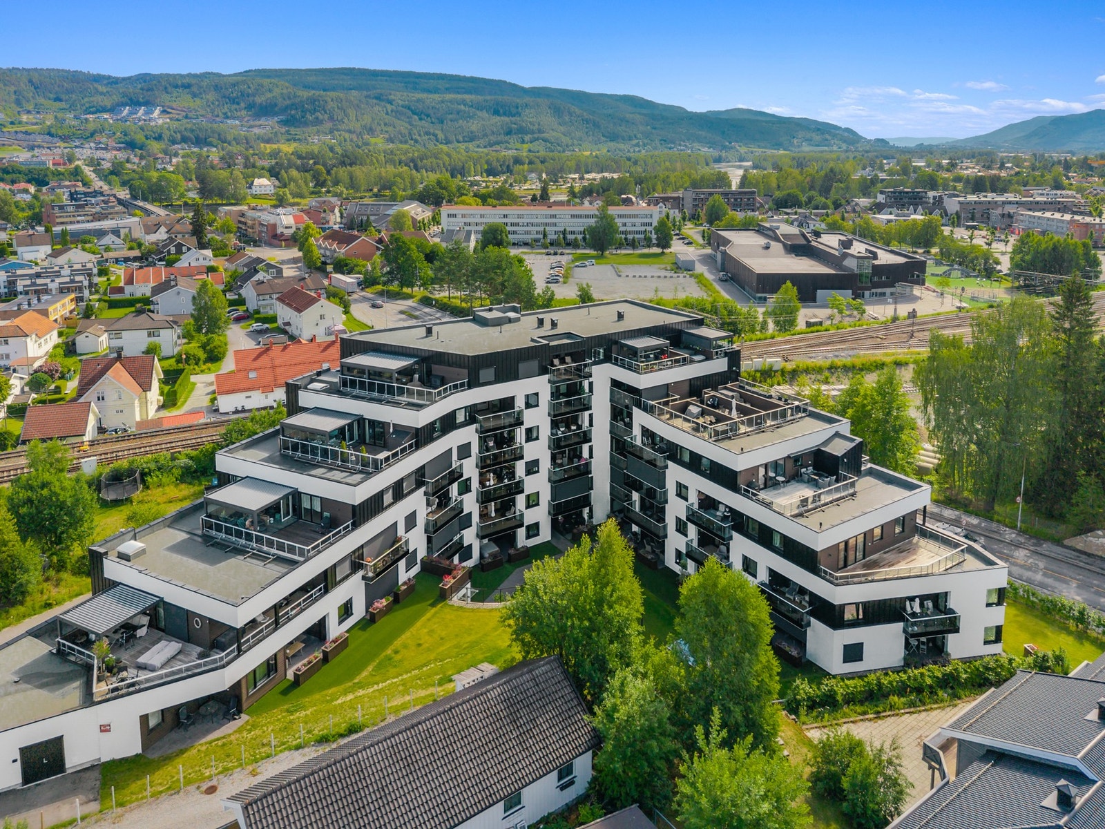 Velkommen til Ringveien 25B! Presentert av John-Amund Høistad v/ EIE eiendomsmegling. Galleribilde