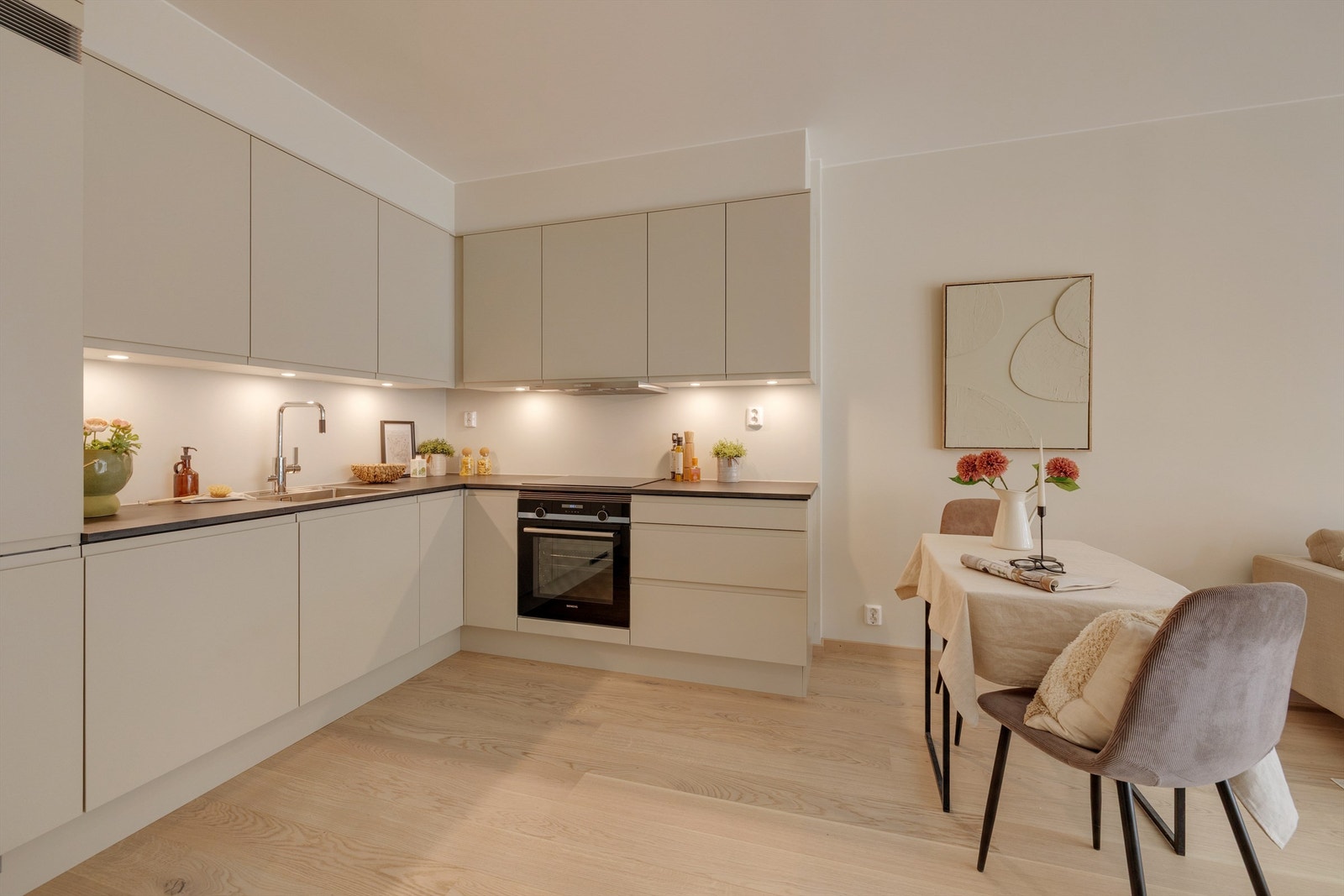 Stilrent kjøkken fra Sigdal i modellen Horisont - tidløs kvalitet med moderne uttrykk! Galleribilde