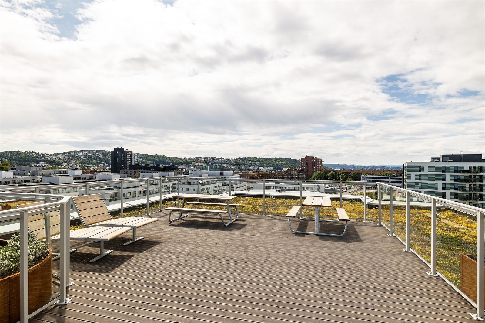 Herlig felles takterrasse som kan nytes fra morgen til kveld! Galleribilde