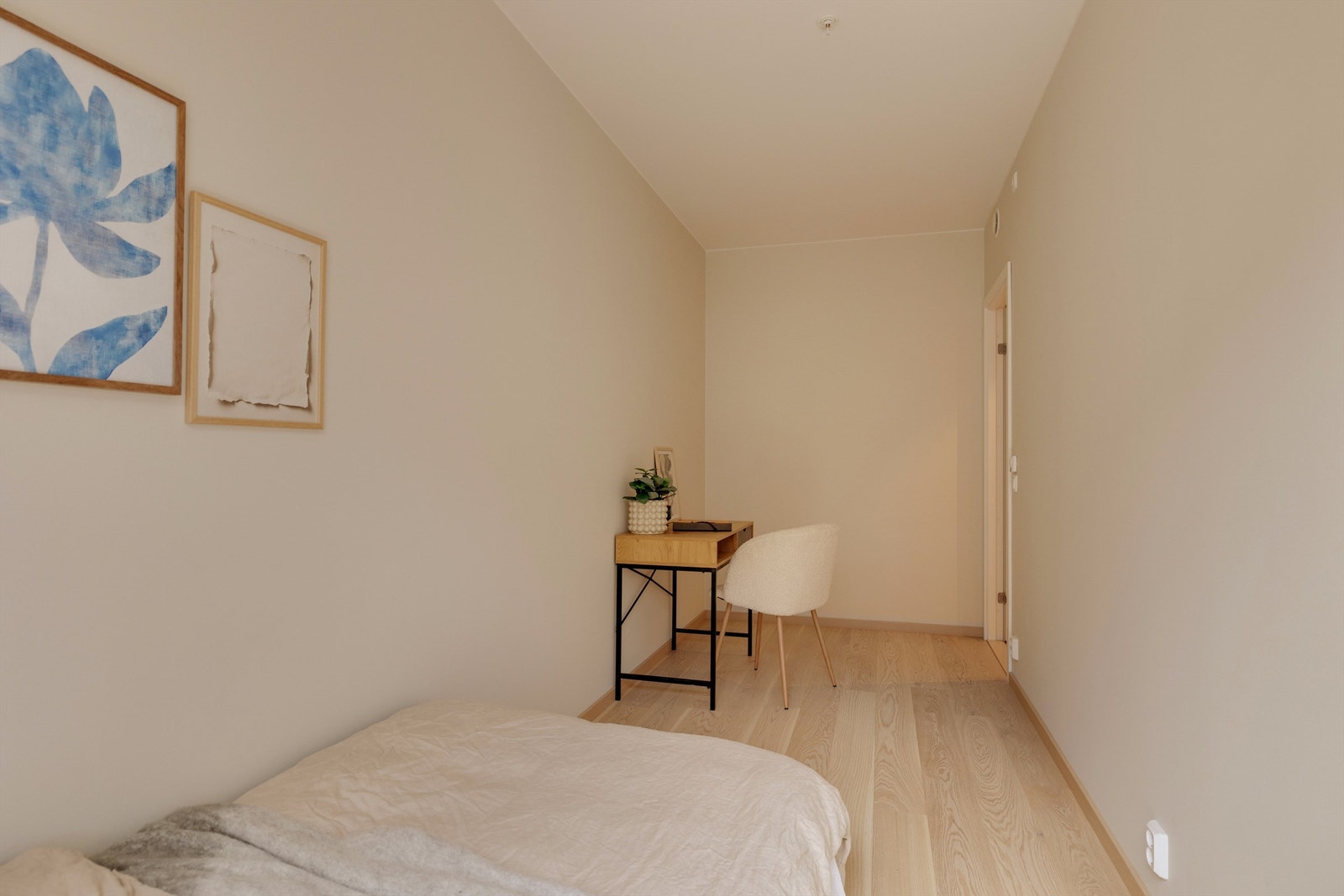 Rikelig med plass til kontorløsning, selvsagt etter eget ønske og behov, samt god plass til etablering av diverse garderobeløsninger Galleribilde