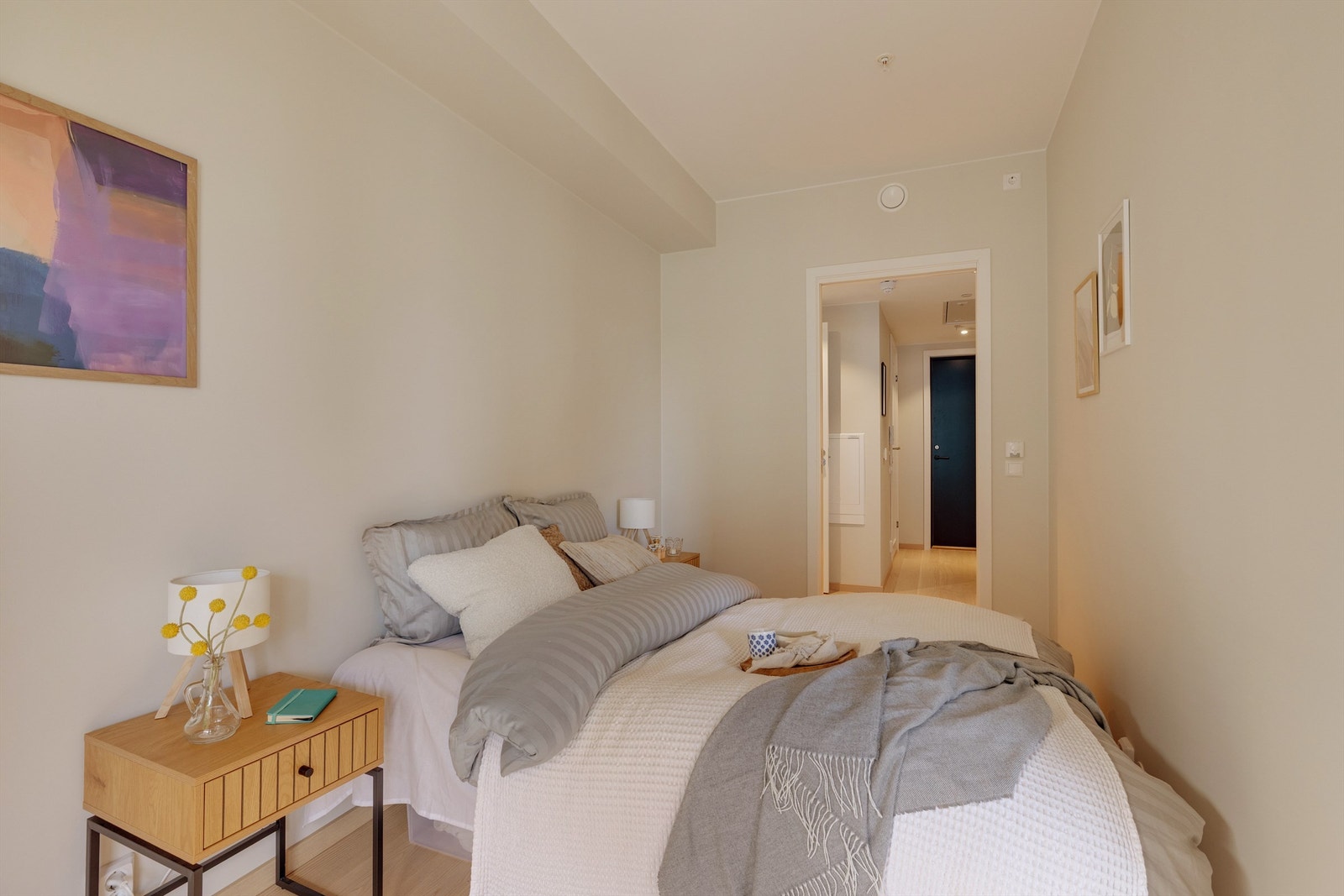 På soverommet er god plass til etablering av diverse garderobeløsninger Galleribilde