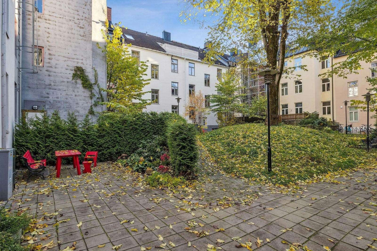 Leiligheten ligger sentralt til på Buran, med kort avstand til kollektivt Galleribilde