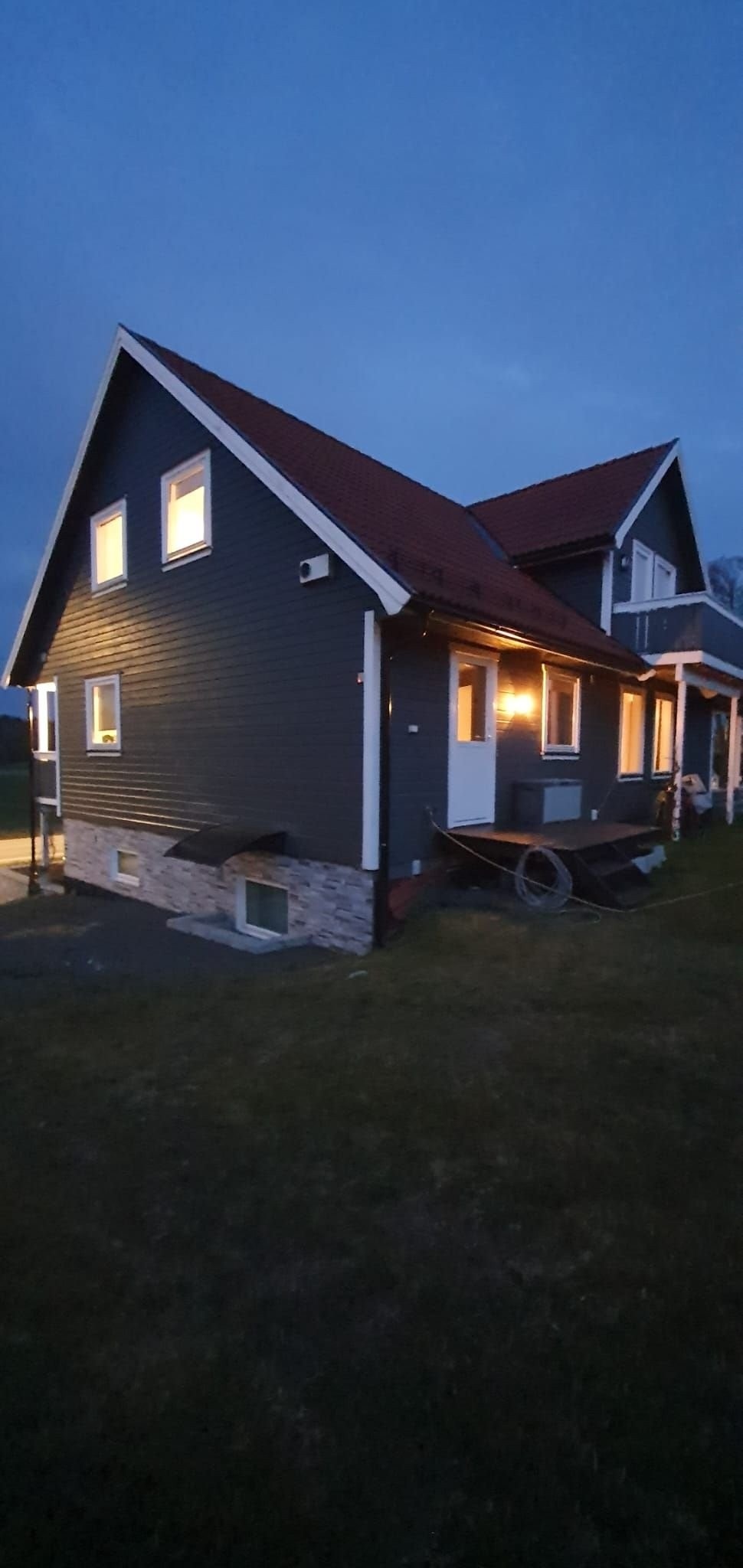 Eierens eget bildet. Liten terrasse med utgang fra vaskerom Galleribilde