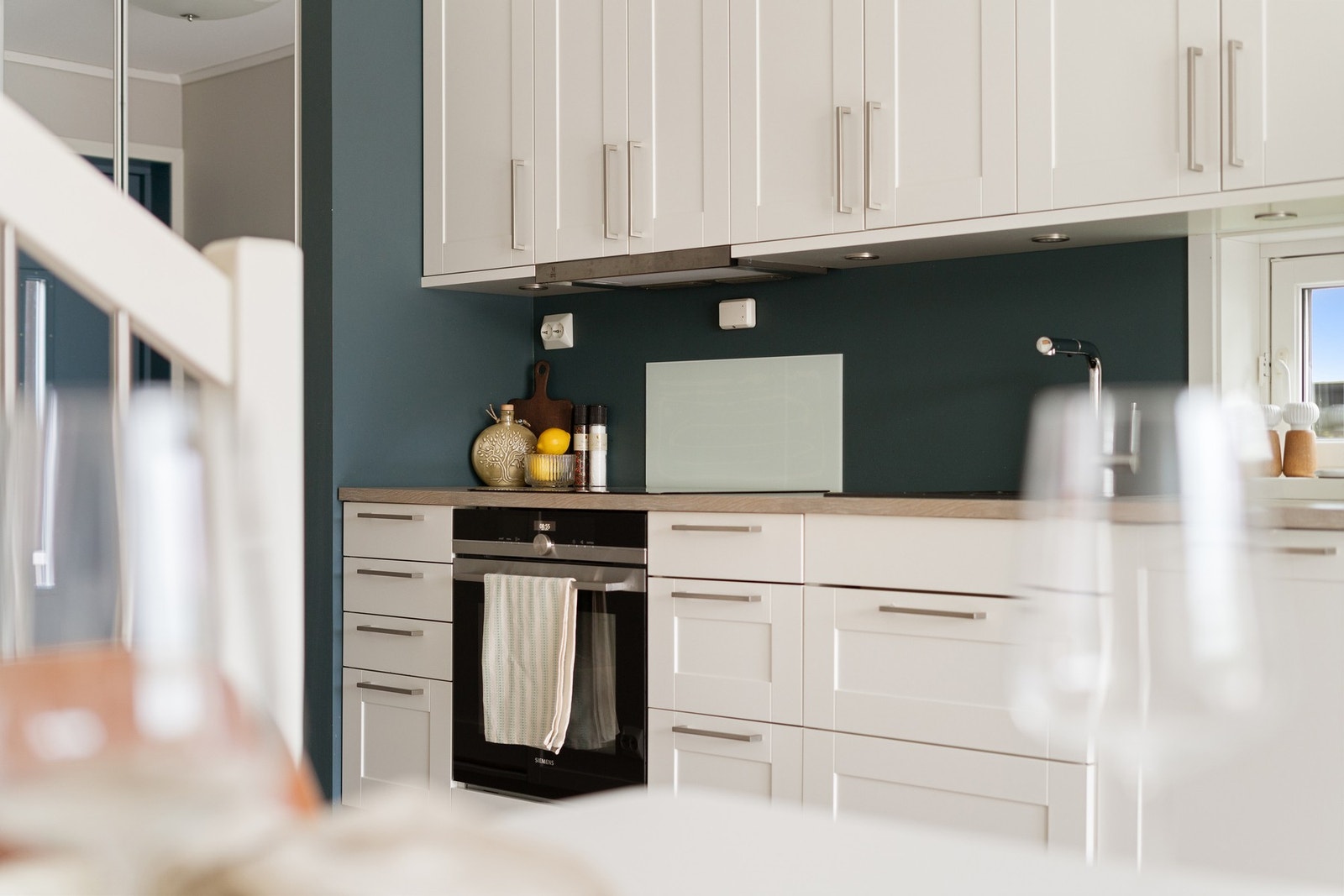 Kjøkkenet har en fin utforming og er levert av Marbodal Galleribilde