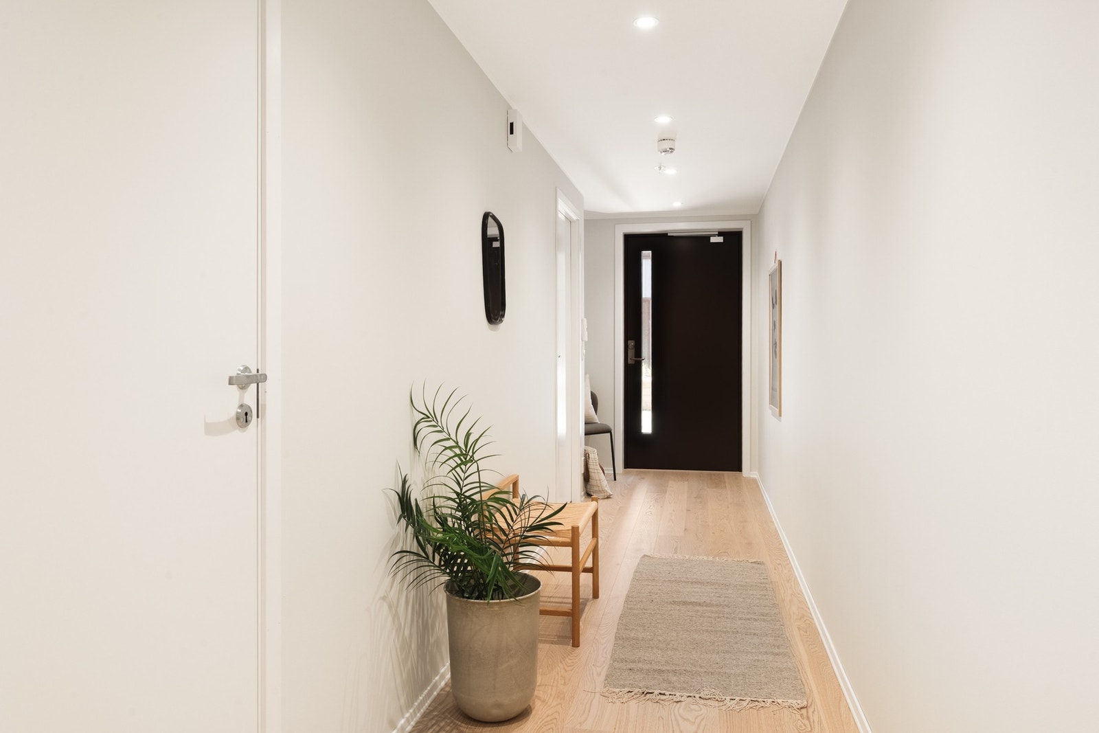 Romslig gang. Galleribilde