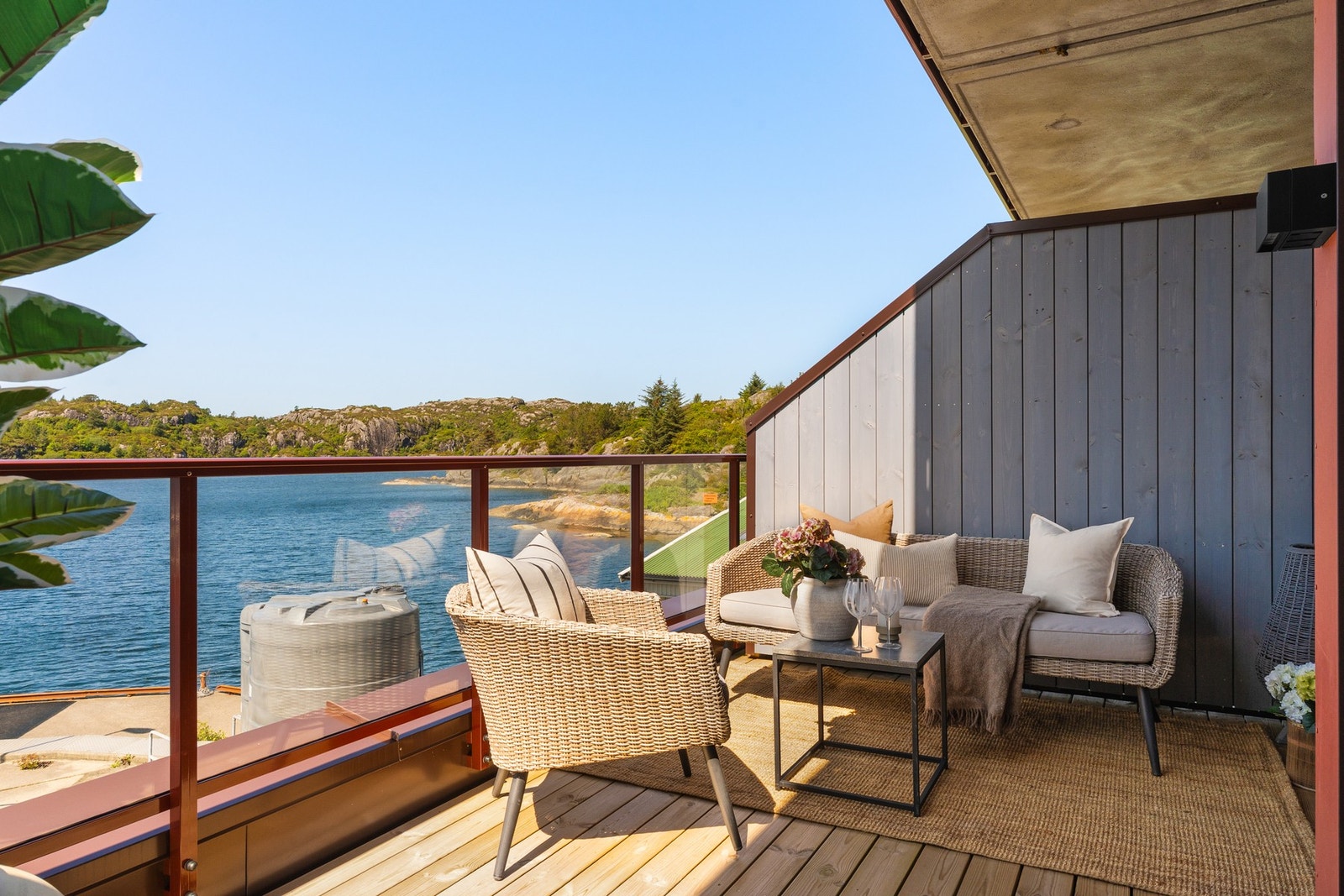 Her ligger alt til rette for å kunne nyte varme sommerdager og lune høstkvelder. Galleribilde