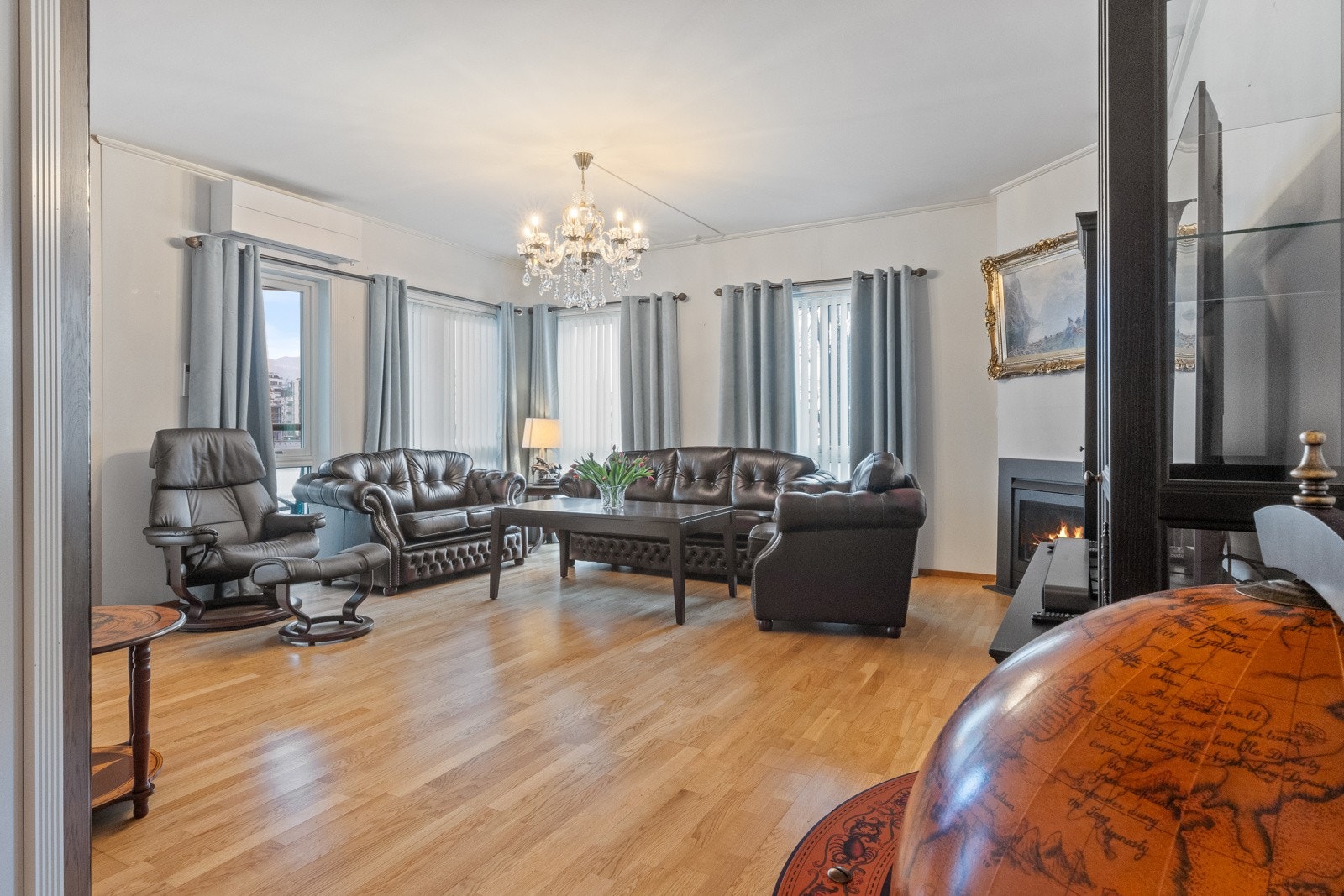 Stor stue med gasspeis Galleribilde