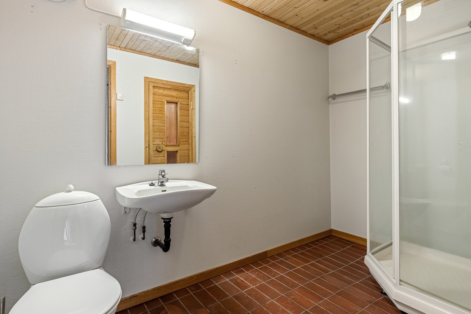 Bad i underetasje. Galleribilde