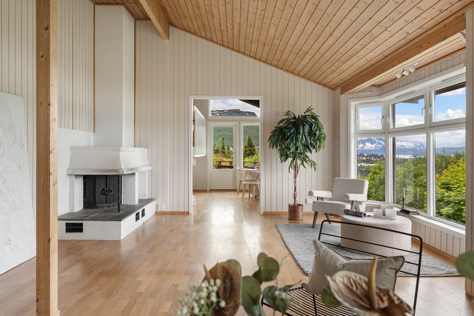 Stor stue med flere møbleringsmuligheter. Galleribilde