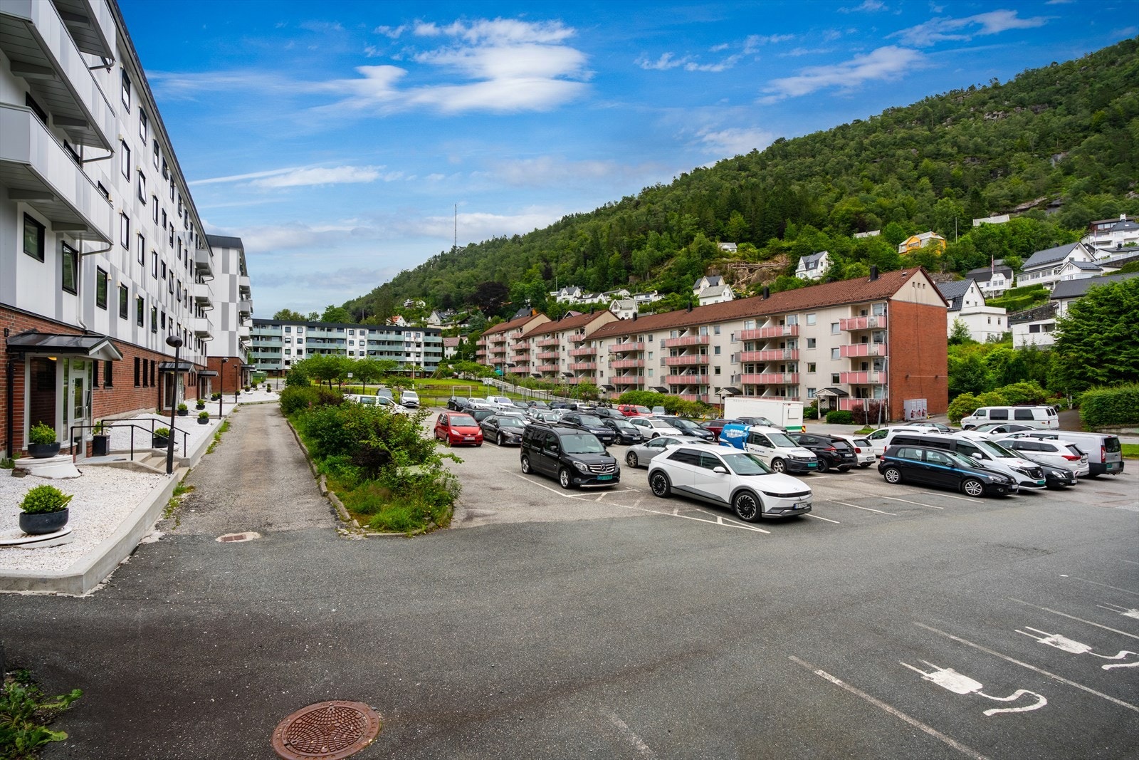 - Det er parkeringsplass like utenfor med førstemann til mølla prinsippet - Galleribilde