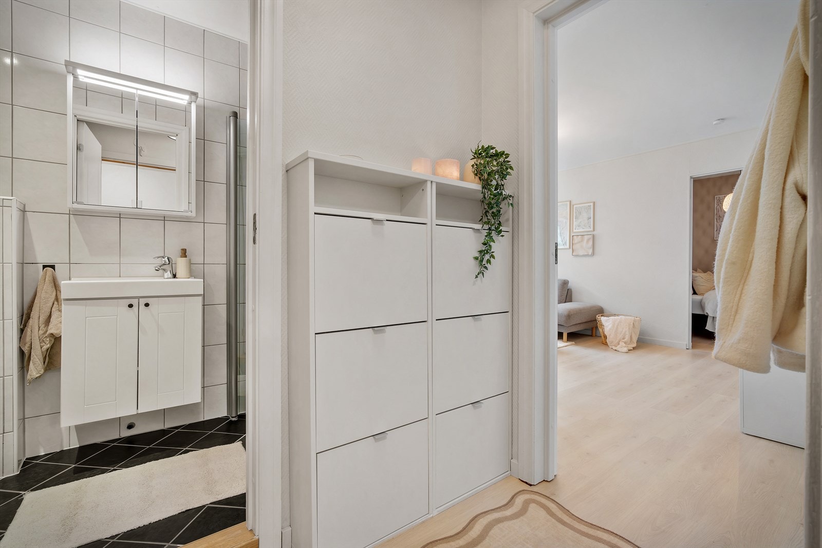 - Skoskapet medfølger til glede for ny eier - Galleribilde