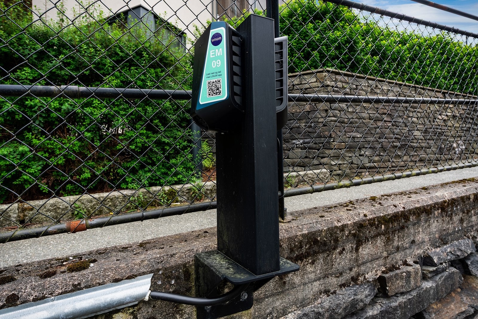 - Det er montert 10 el-bil ladere på parkeringsplassen som kan benyttes av beboerne gjennom UNUM-appen - Galleribilde