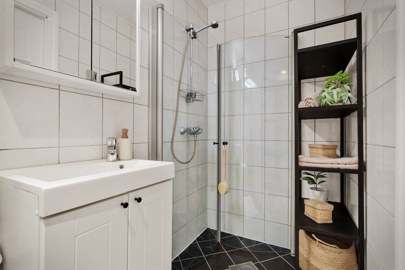 - Helfliset bad med behagelig varme i gulv - Galleribilde