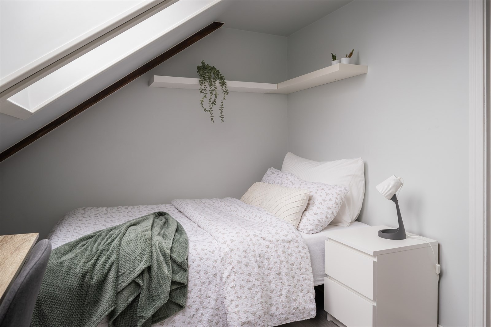 Det ekstra soverommet egner seg godt som kontor, gjesterom eller til utleie. Galleribilde