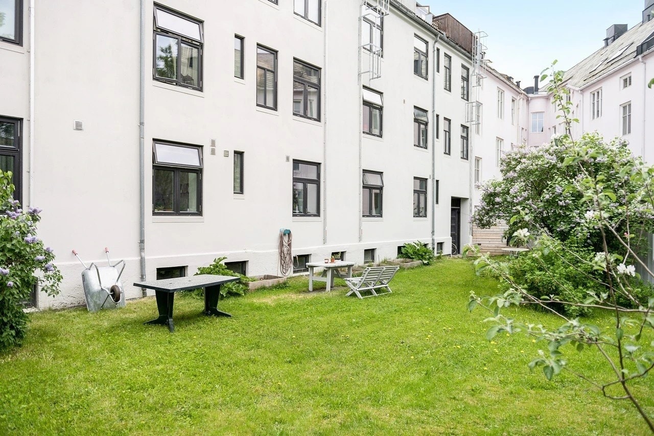 Borettslaget disponerer en koselig og flott felles hage som kan fritt brukes av beboerne. Galleribilde