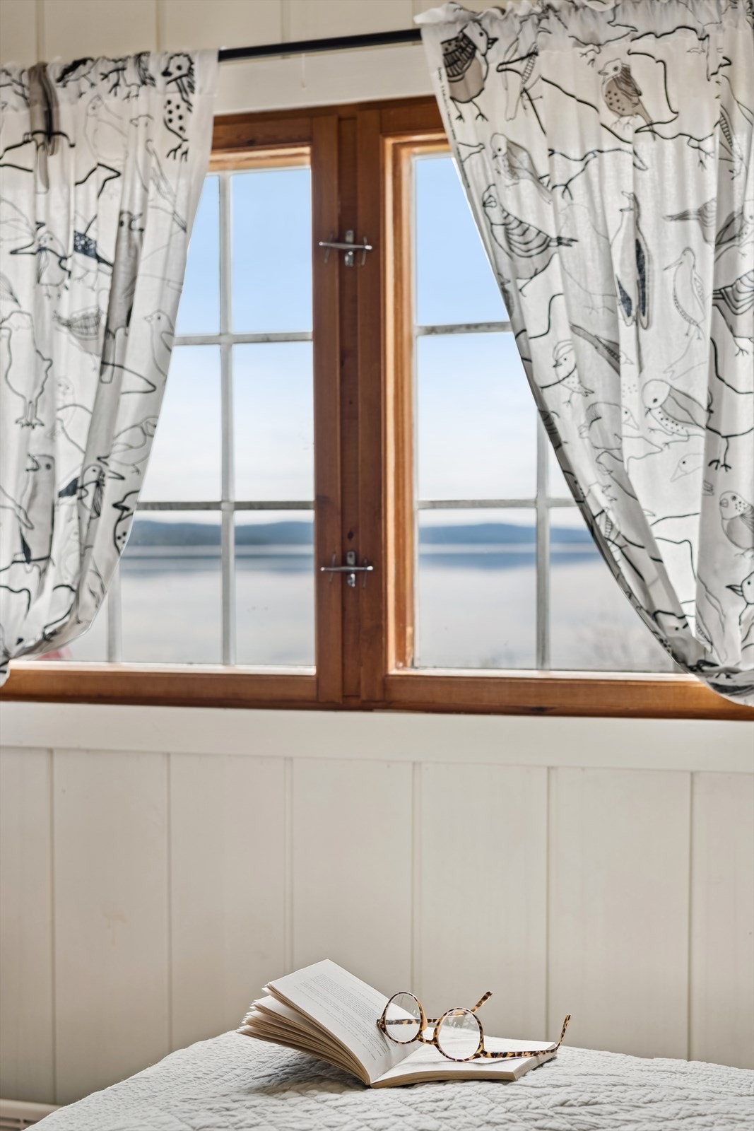 Utsikt til sjøen også fra soverommet. Galleribilde