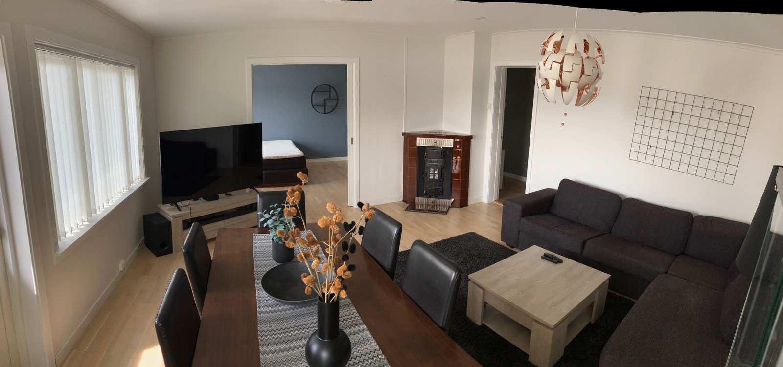 Stue (soverom 2 i bakgrunnen) Galleribilde