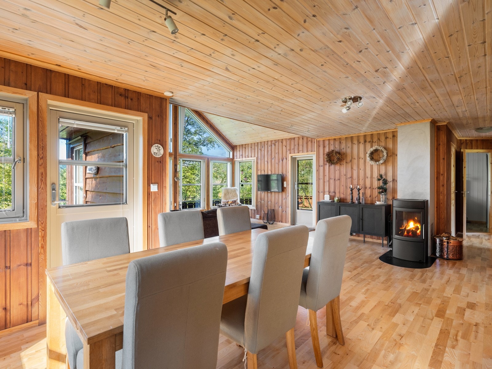 Vedovn i senter gir stemning og varme. Galleribilde