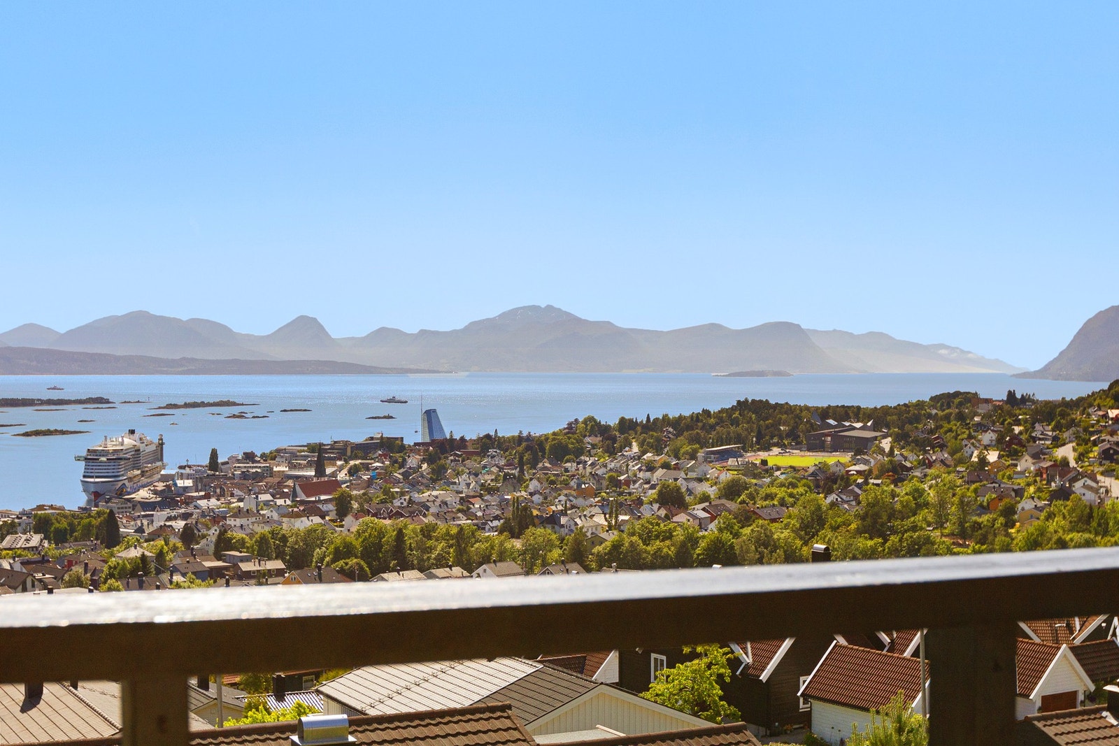 Eiendommen ligger både markanært og bynært. Galleribilde