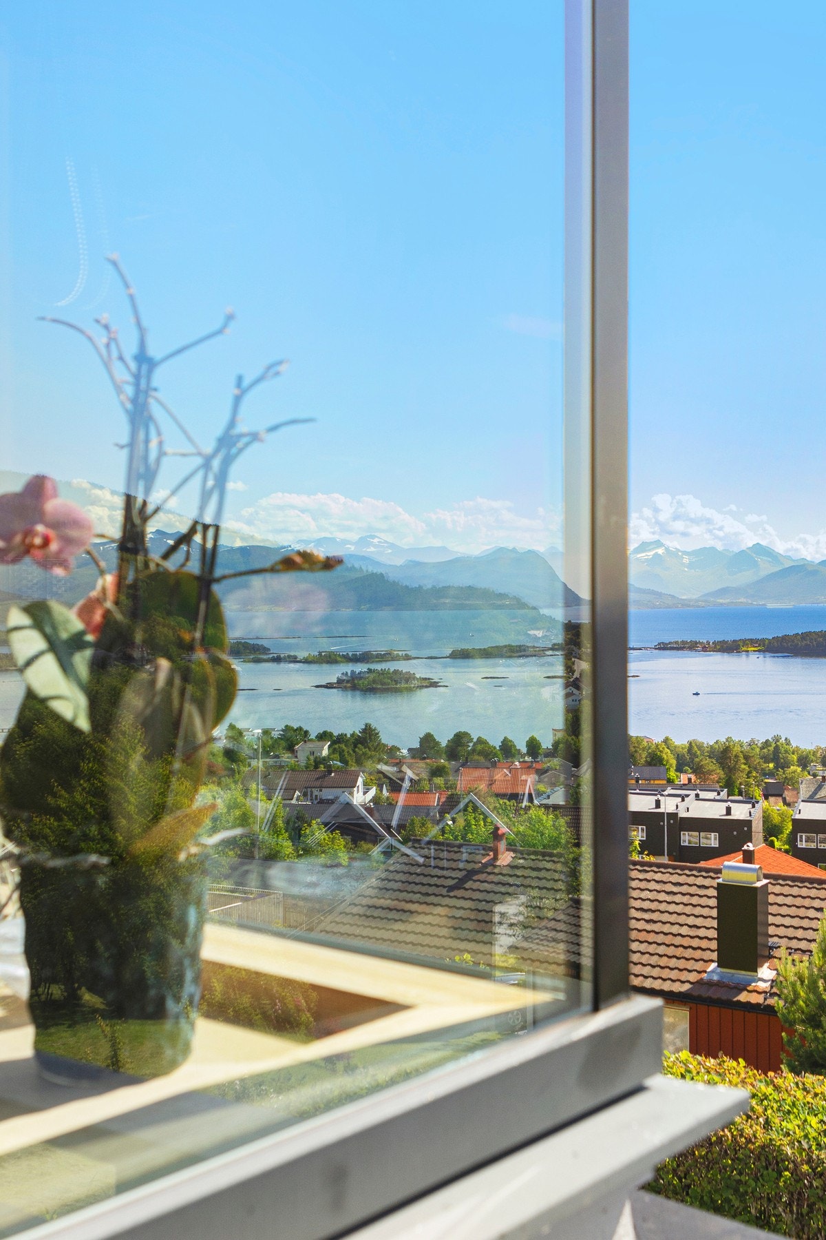 Eiendommen ligger i en attraktiv blindgate med nydelig utsikt. Galleribilde