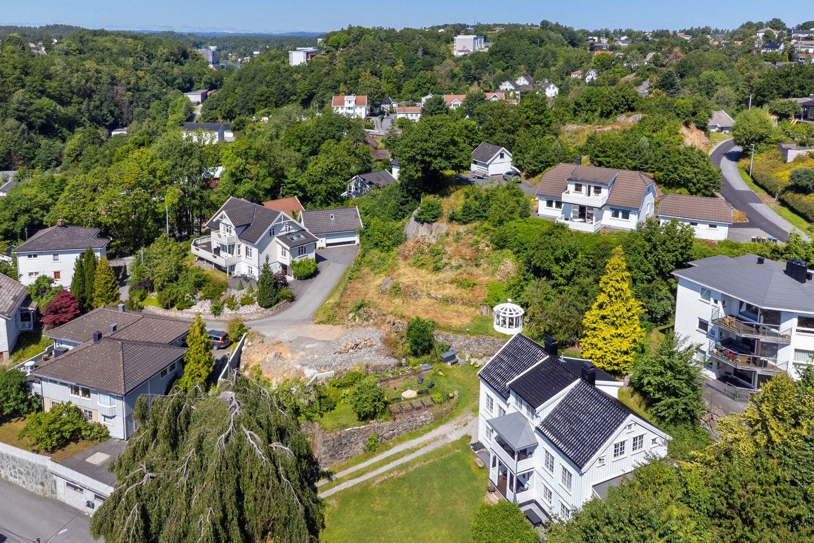 Bygg ditt drømmehjem på solrik, utsiktstomt! Galleribilde