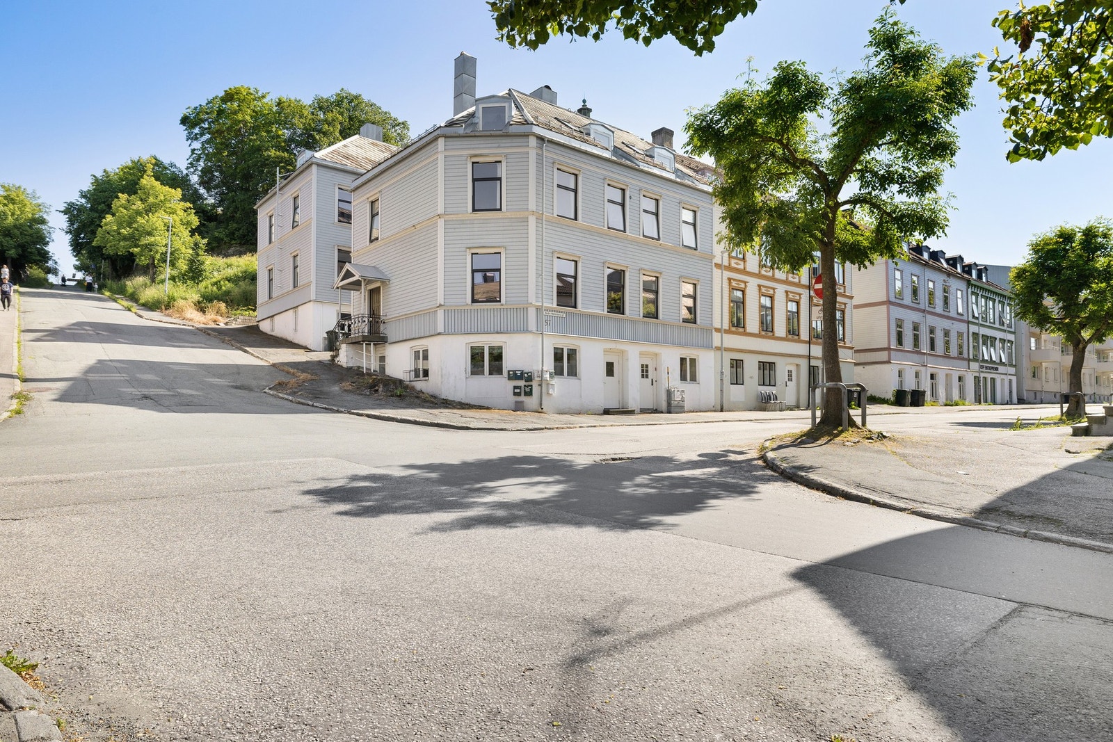 Fra boligen er det kort vei til Solsiden og midtbyen, samt kollektivtilbud. Galleribilde