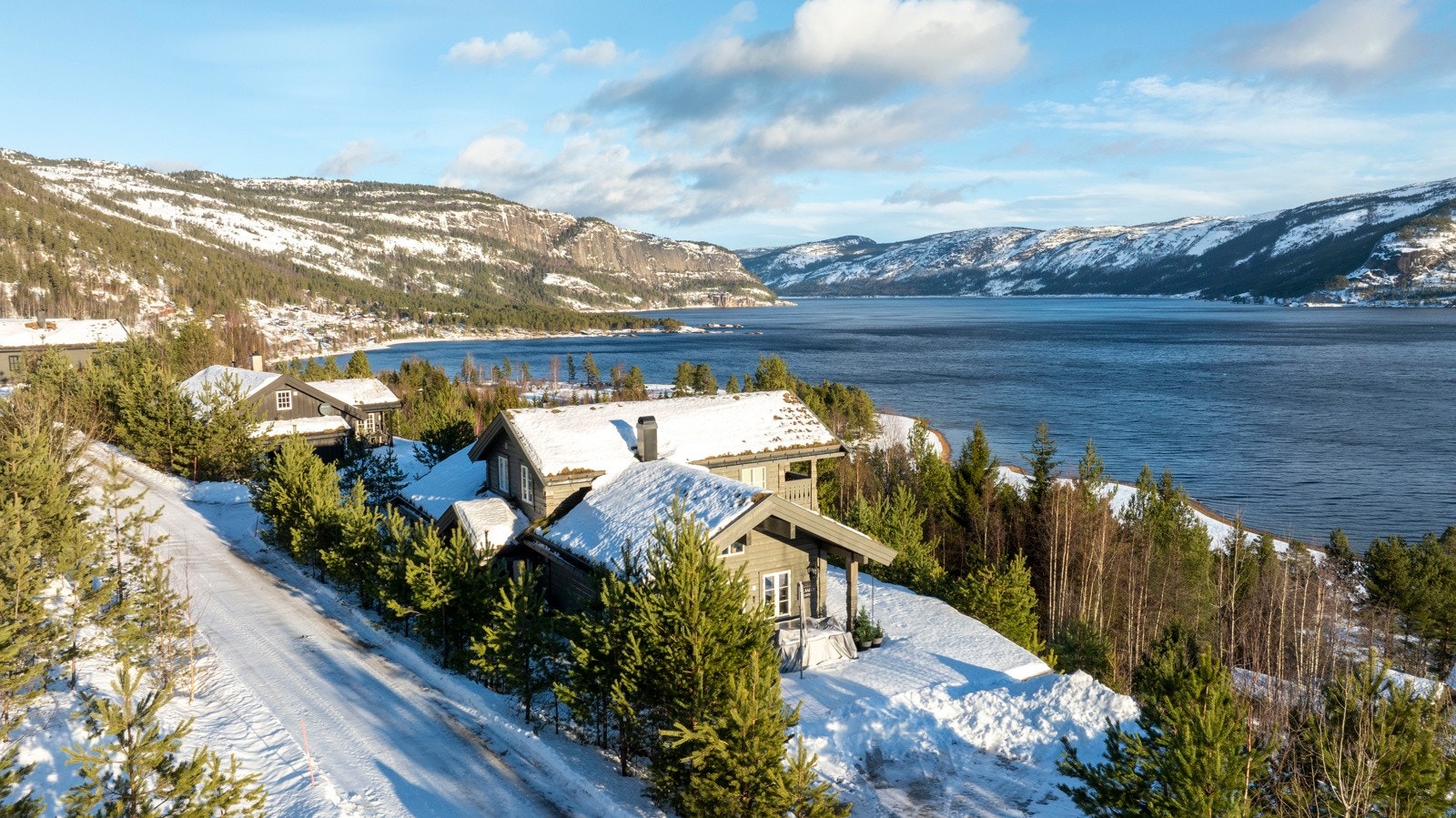 Unik familiehytte med svært attraktiv og sjelden flott beliggenhet. Galleribilde