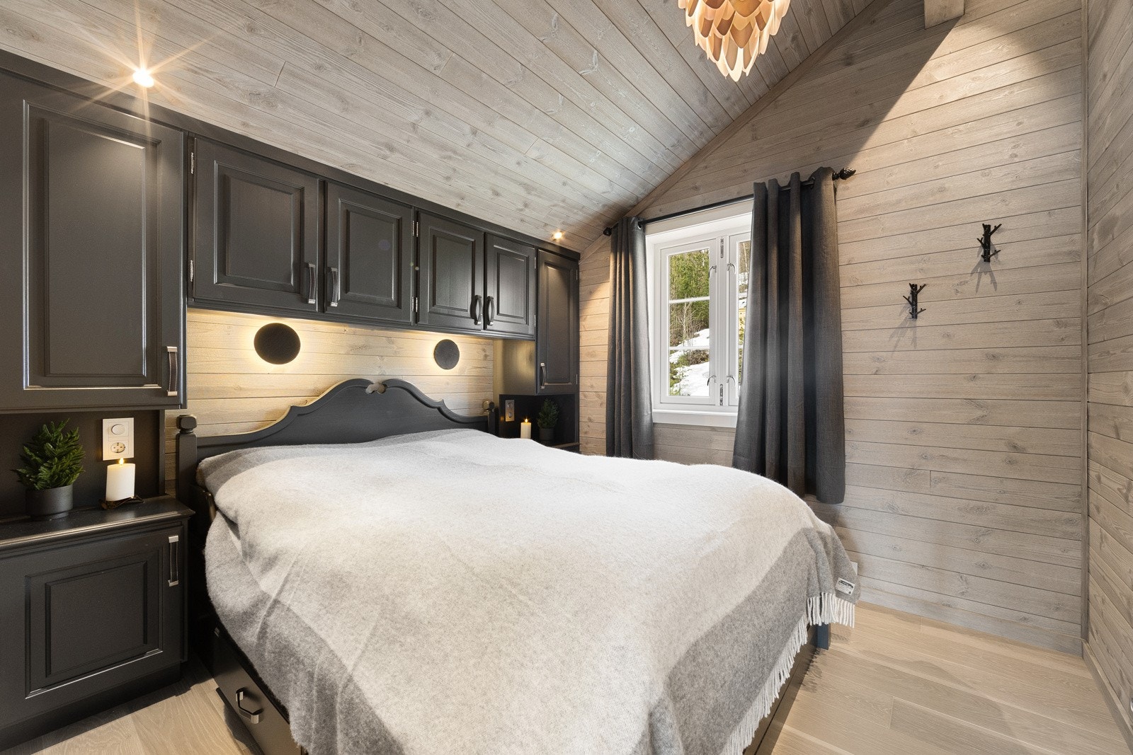 Soverom 4 har plassbygd skap som gir rom for ekstra oppbevaring. Galleribilde