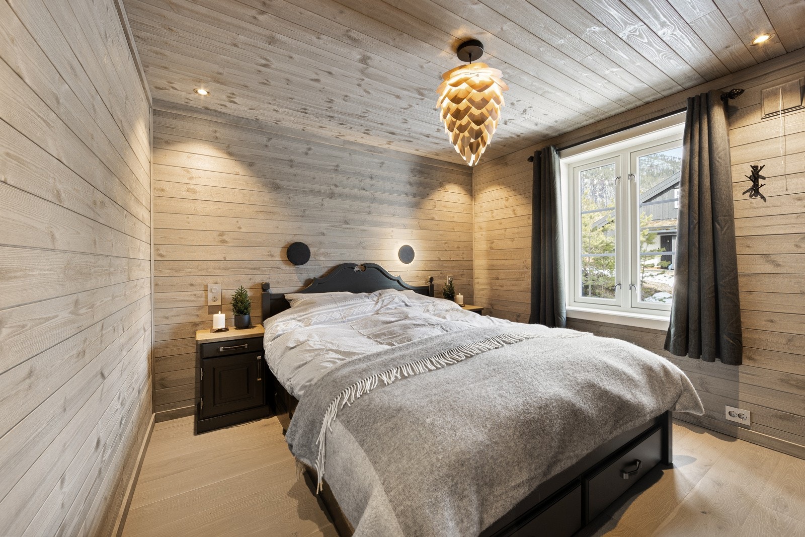 Hytta har totalt 4 soverom. Alle soverommene har god plass til seng og garderobeløsninger. Galleribilde