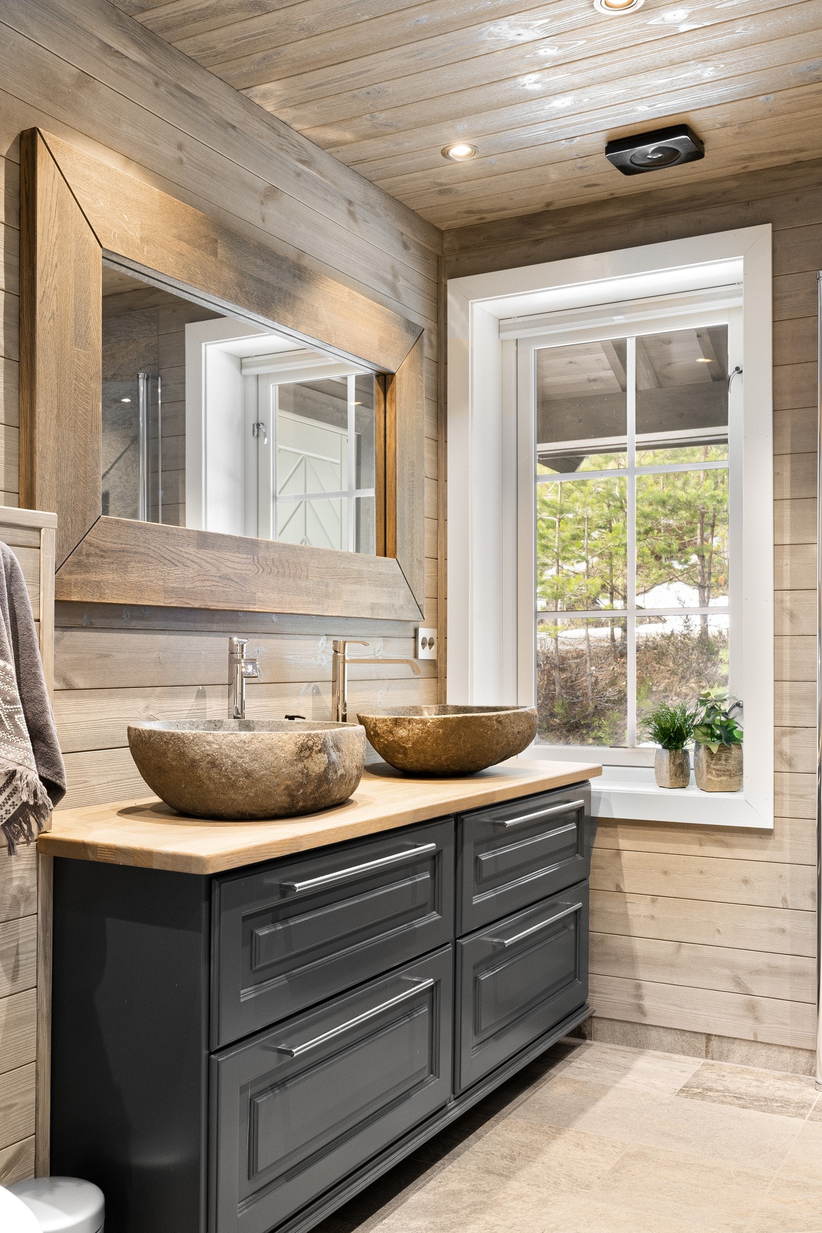 Flott flislagt gulv med varmekabler. Galleribilde