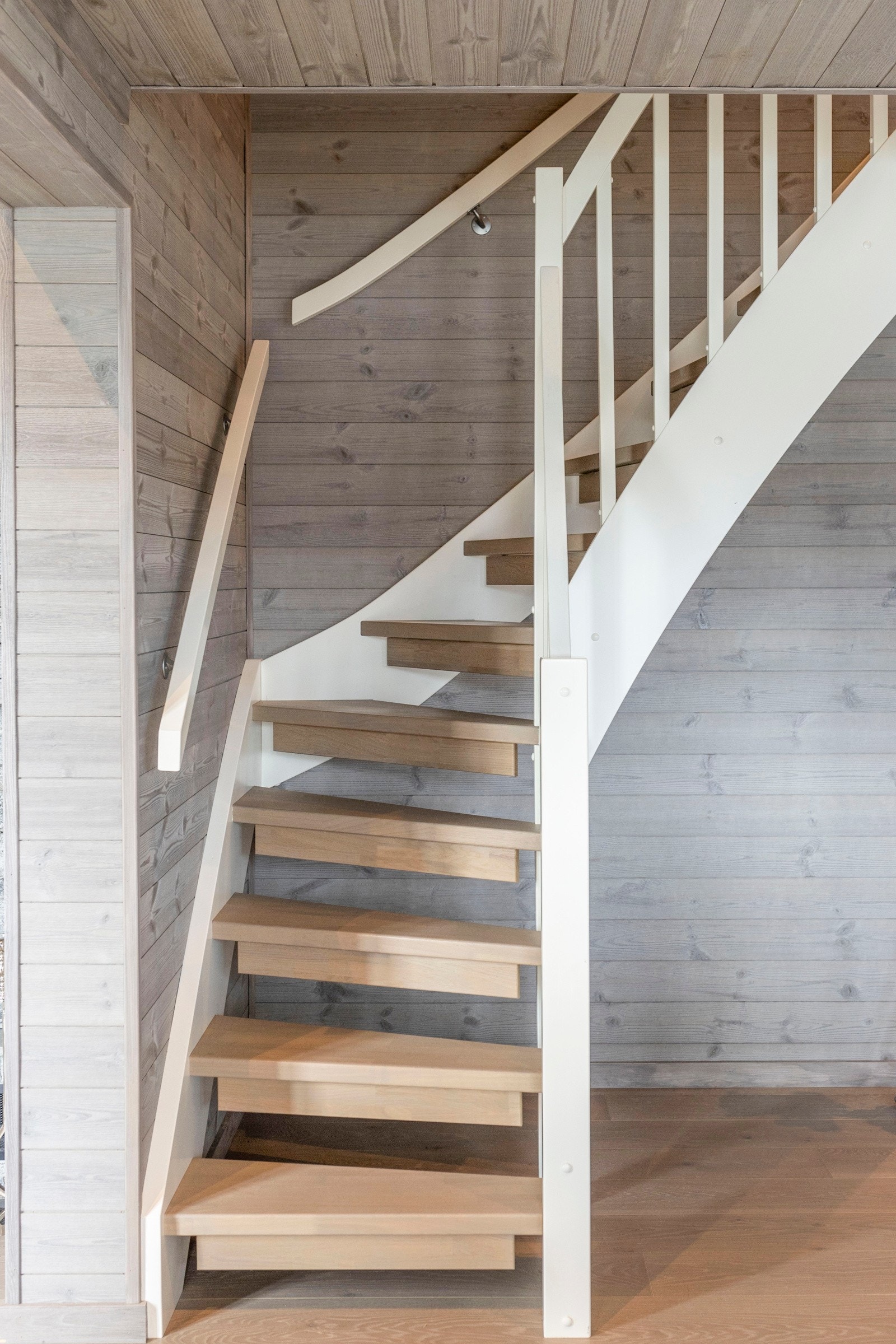 Flott tretrapp opp til loftet. Galleribilde