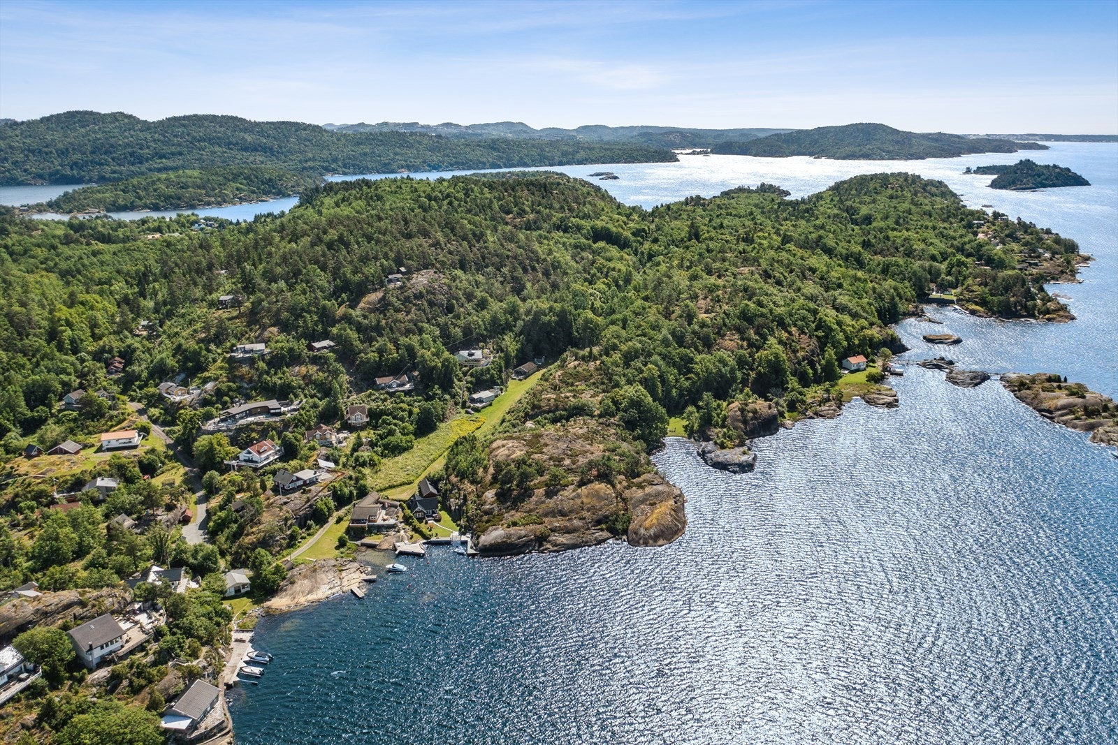 Sildevika friluftsområde ligger innen kort gåavstand og tilbyr flotte turstier, badeplasser og fiskeplasser. Galleribilde