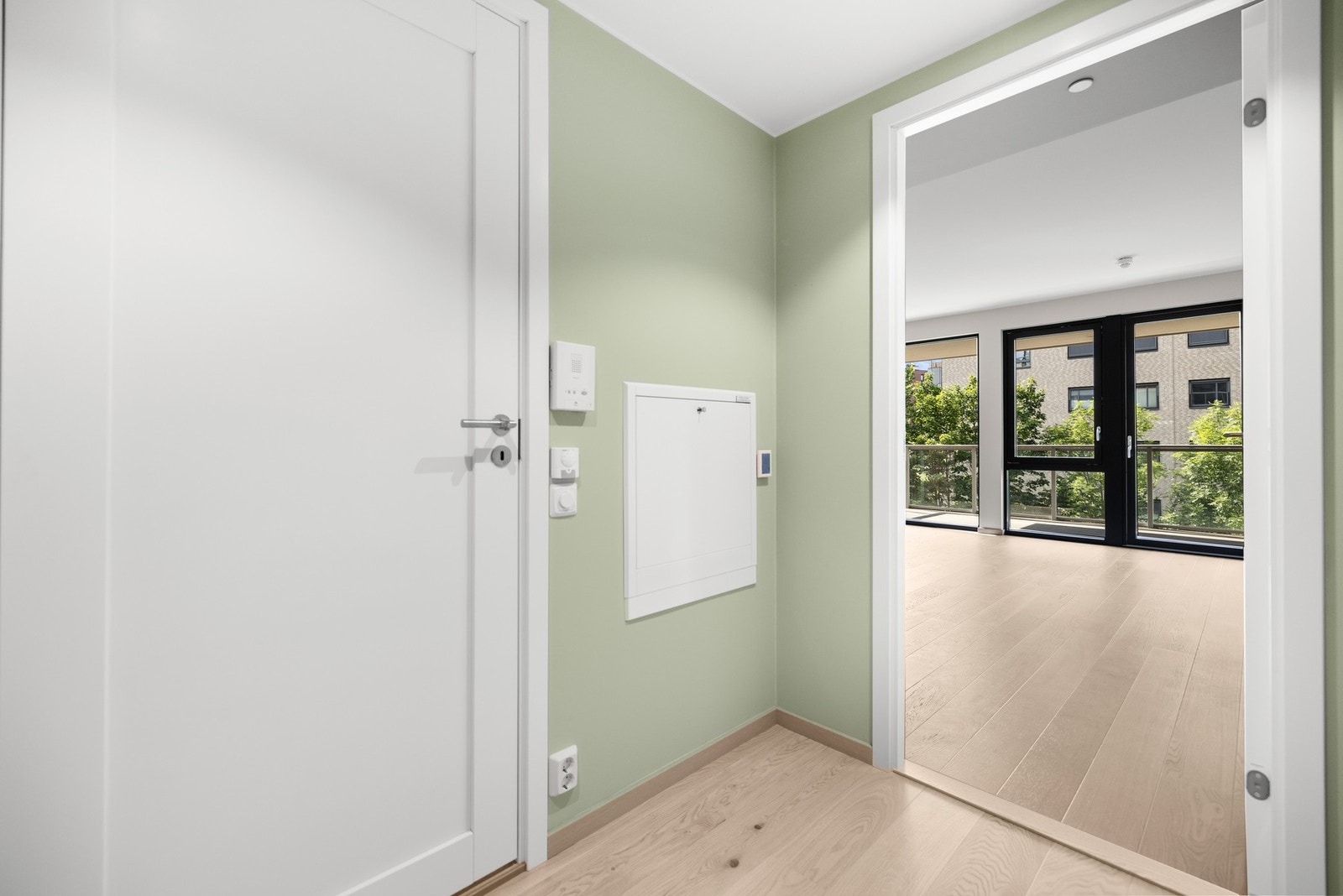 Planløsningen byr også på en innbydende hall/entré med plass til oppbevaring av sko og yttertøy. Galleribilde