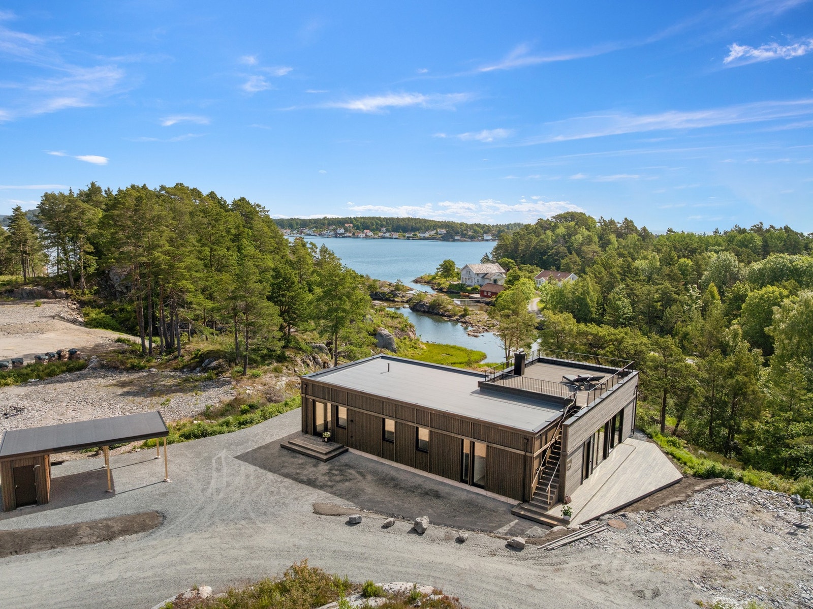 På tomt 3 er det nå oppført en lekker enbolig med høy standard. Galleribilde