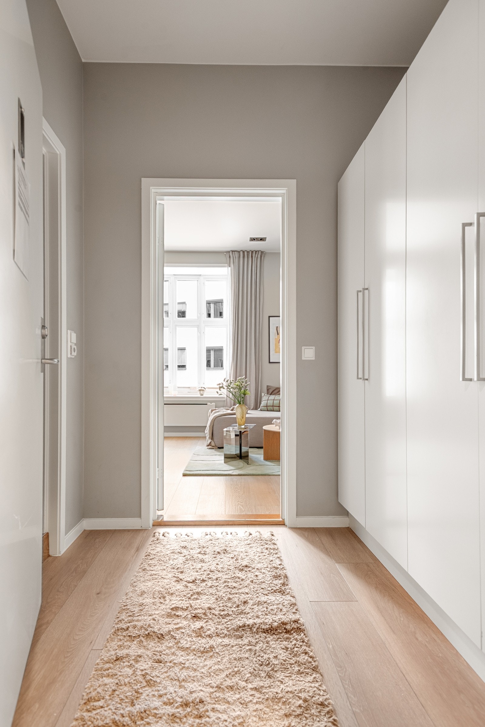 Fra entreen tar man seg inn til baderommet Galleribilde