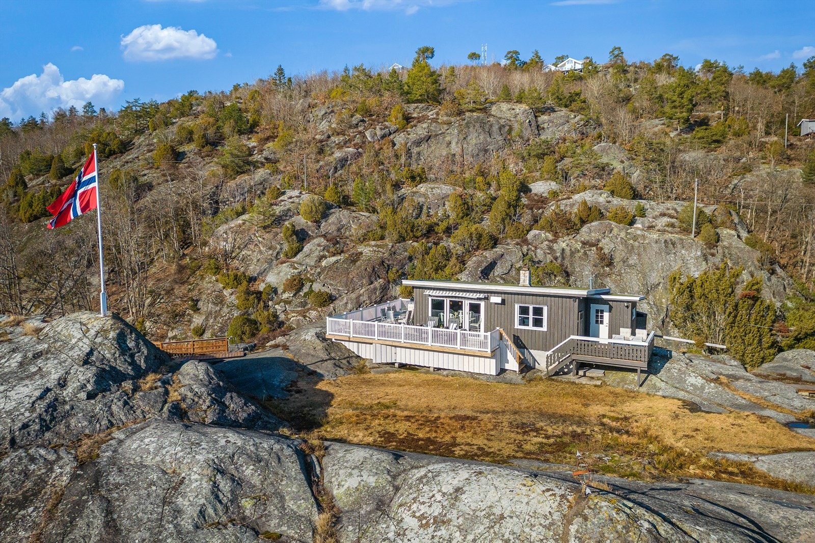 Det er både strøm, vann og avløp på øya. Galleribilde