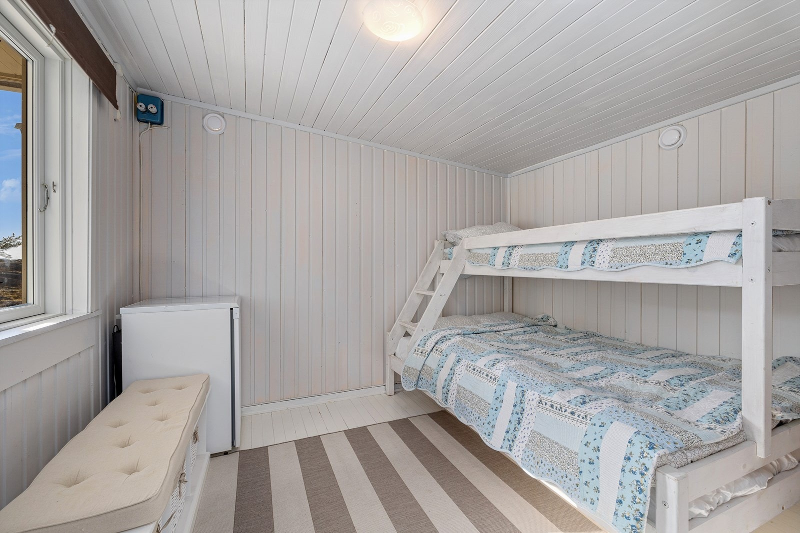 Den gode romstørrelse gjør at man kan trekke seg tilbake for litt egentid om man er mange på hytta. Galleribilde