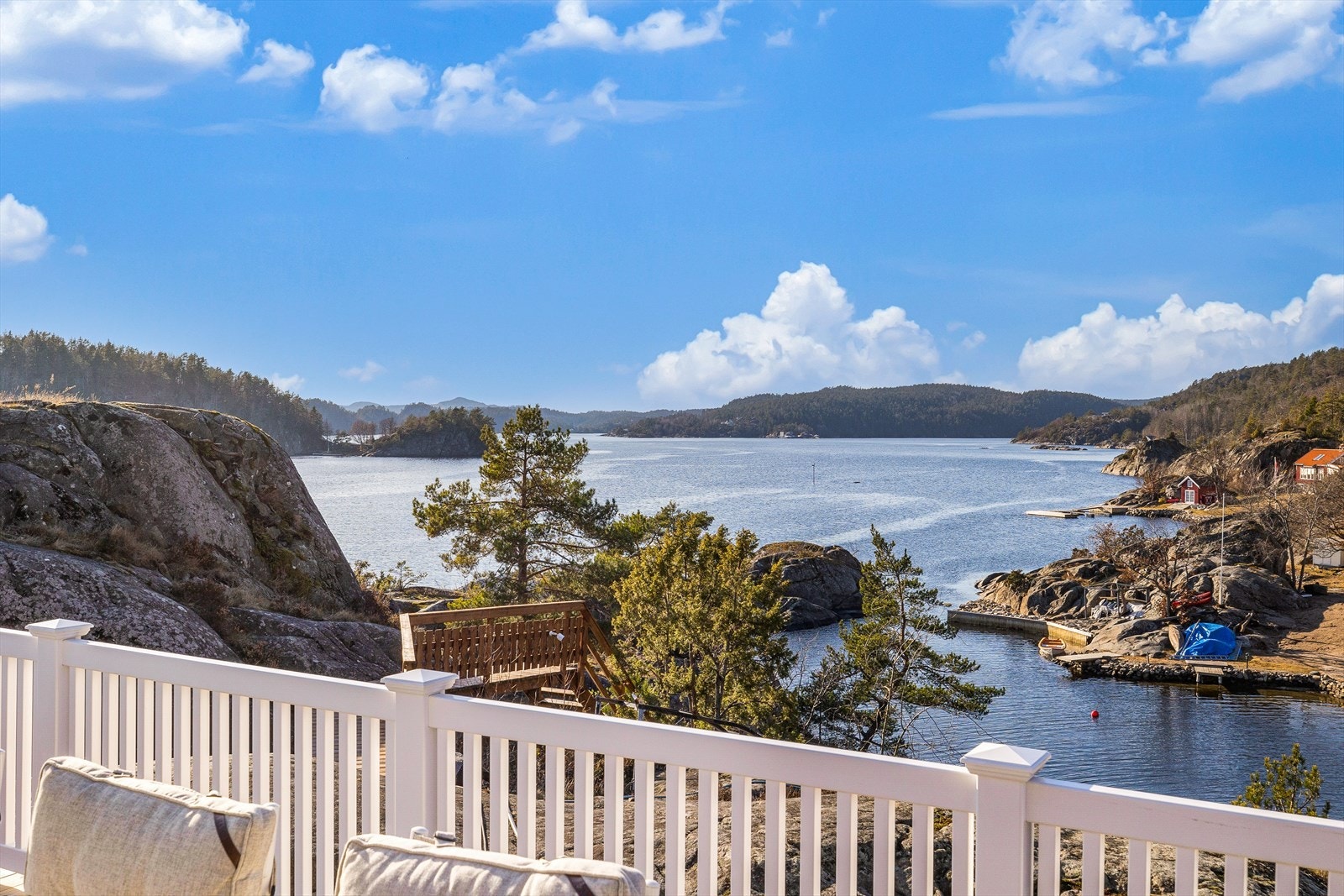 Utsikten fra hytta er upåklagelig. Galleribilde