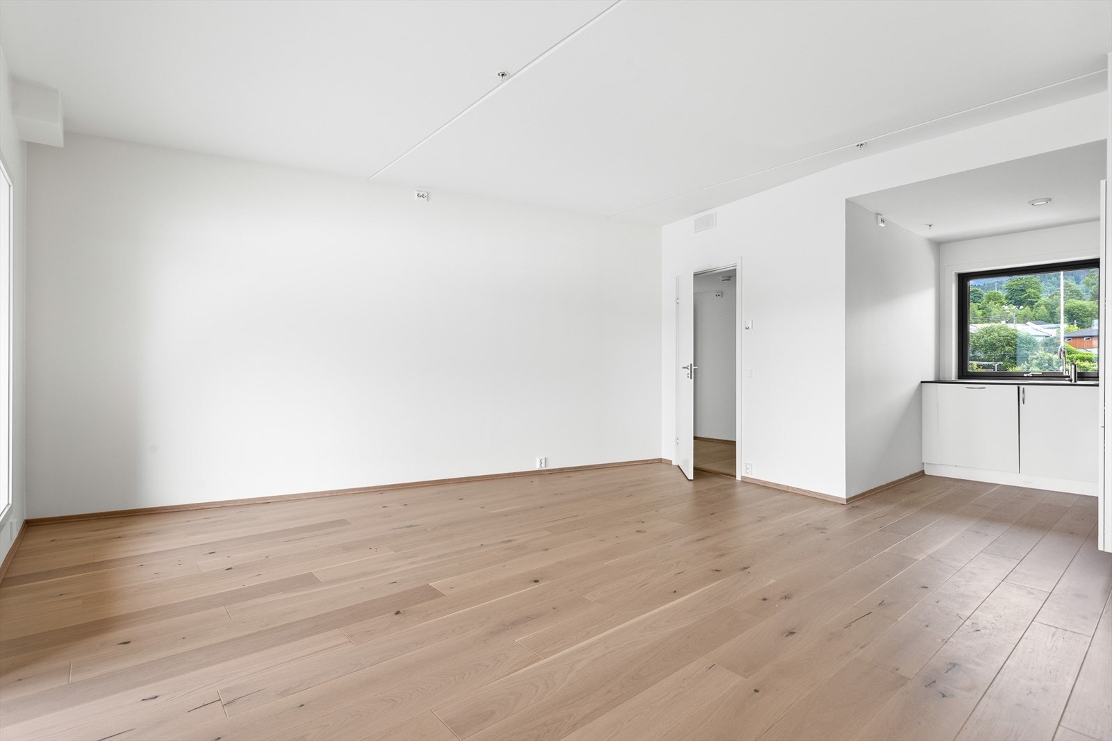 Den åpne løsningen legger fint til rette for sosiale sammenkomster med både venner og familie. Galleribilde