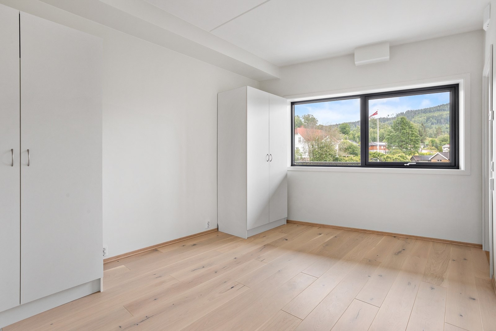 Soverommet er av god størrelse, hvor det fint er plass til dobbeltseng og tilhørende møblement. Galleribilde