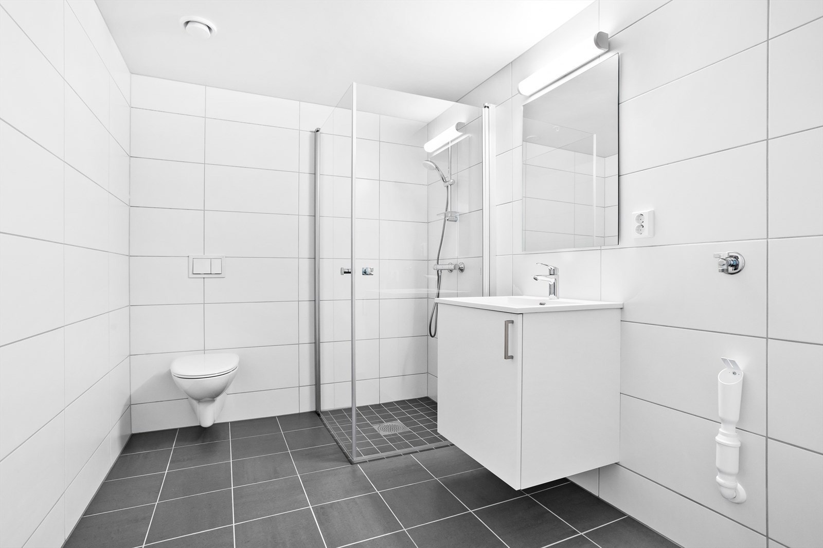 Flislagt bad i moderne farger og komfort gulvvarme. Galleribilde