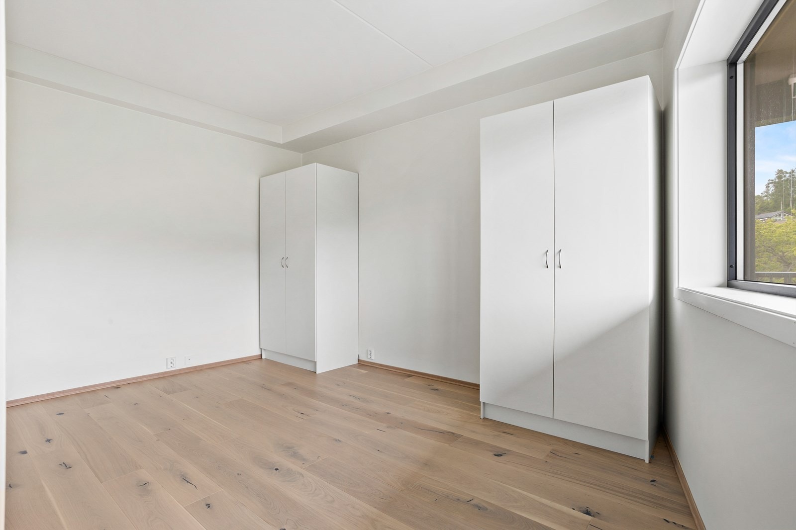 Soverommet er innredet med skap. Galleribilde