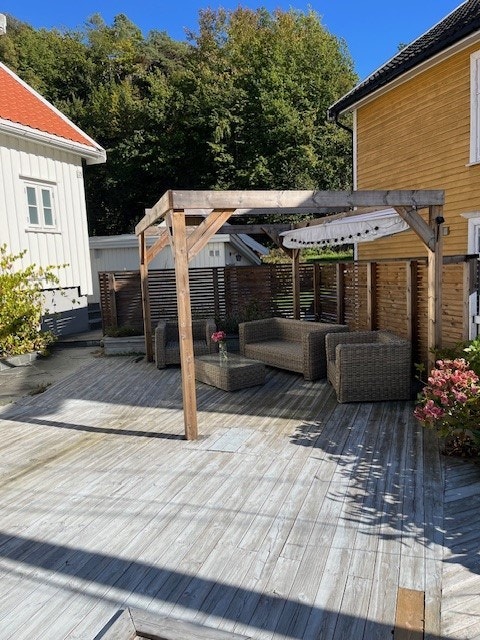 Pergola med hyggelig sittegruppe Galleribilde