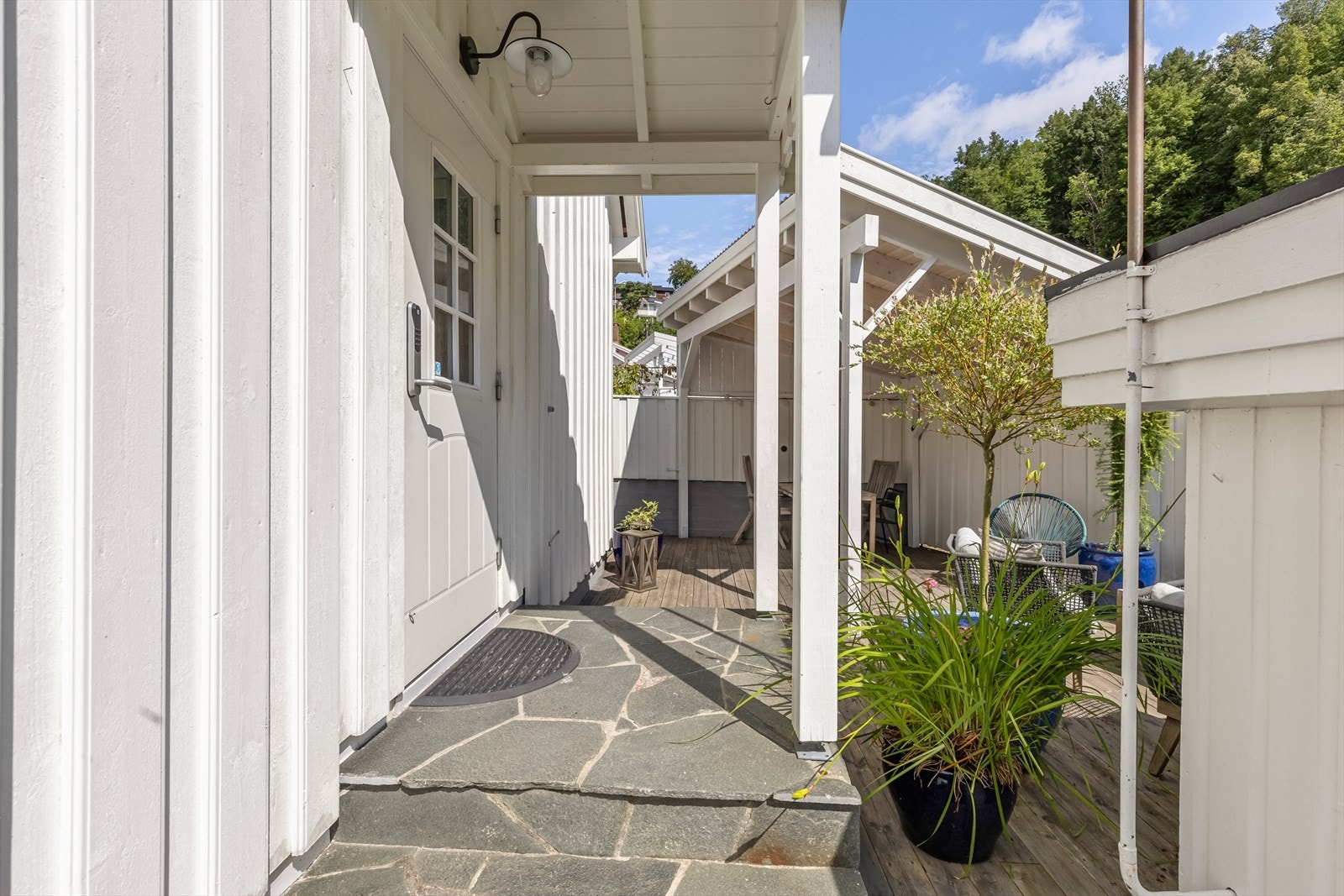 Inngangsparti med overbygd tak Galleribilde