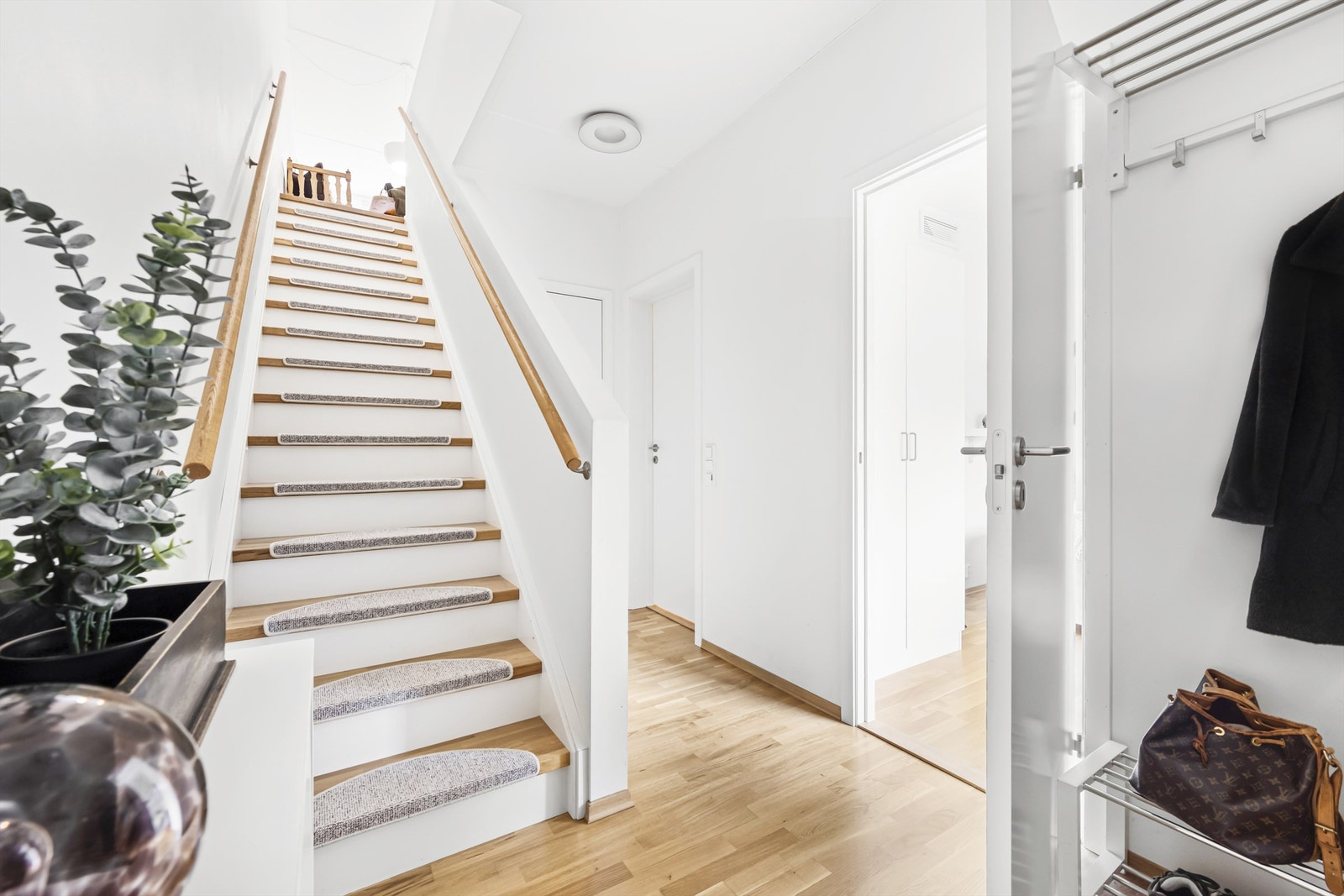 Hyggelig og lys entré. Galleribilde
